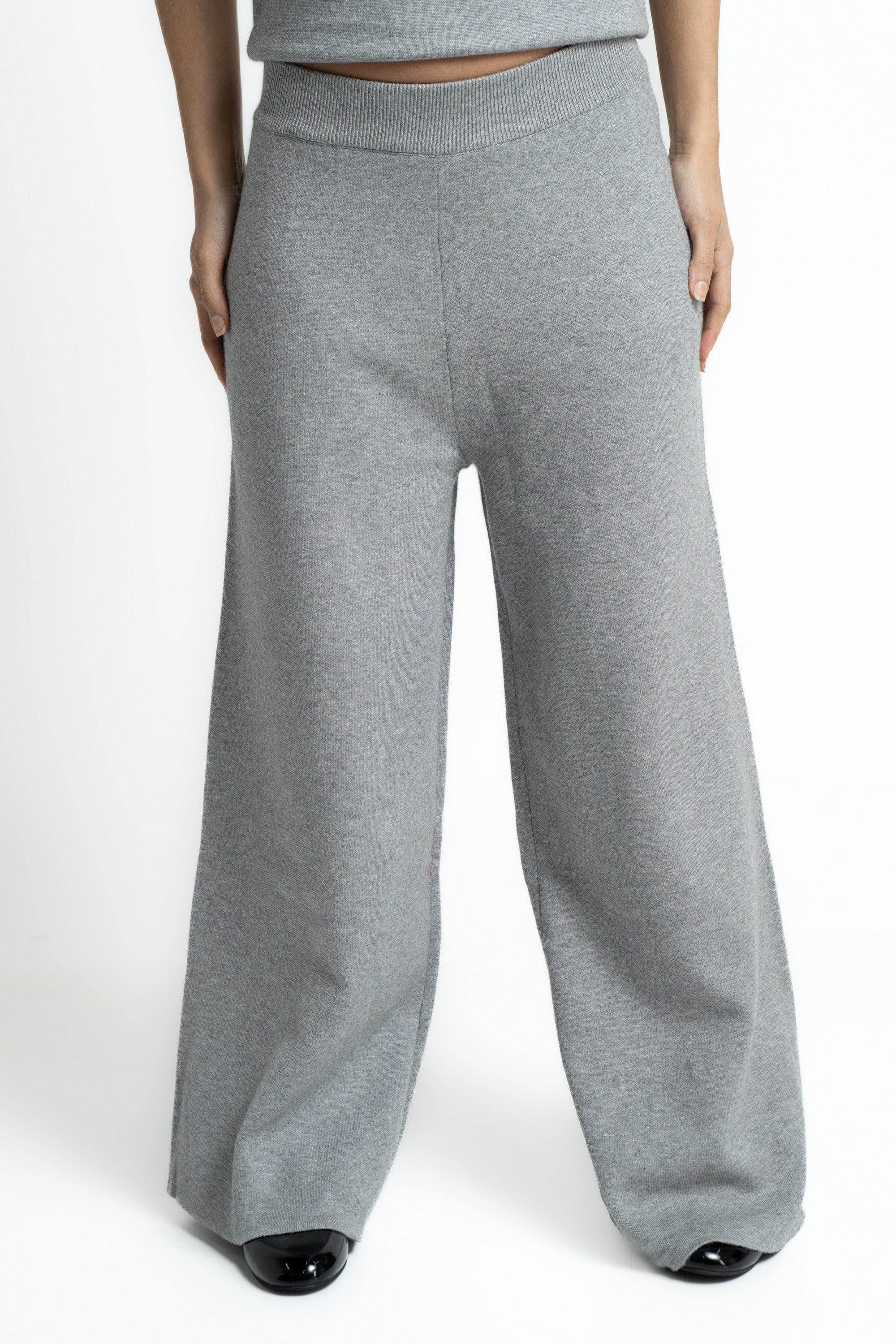 ميكا بنطلون بوى فريند واسع نسائي