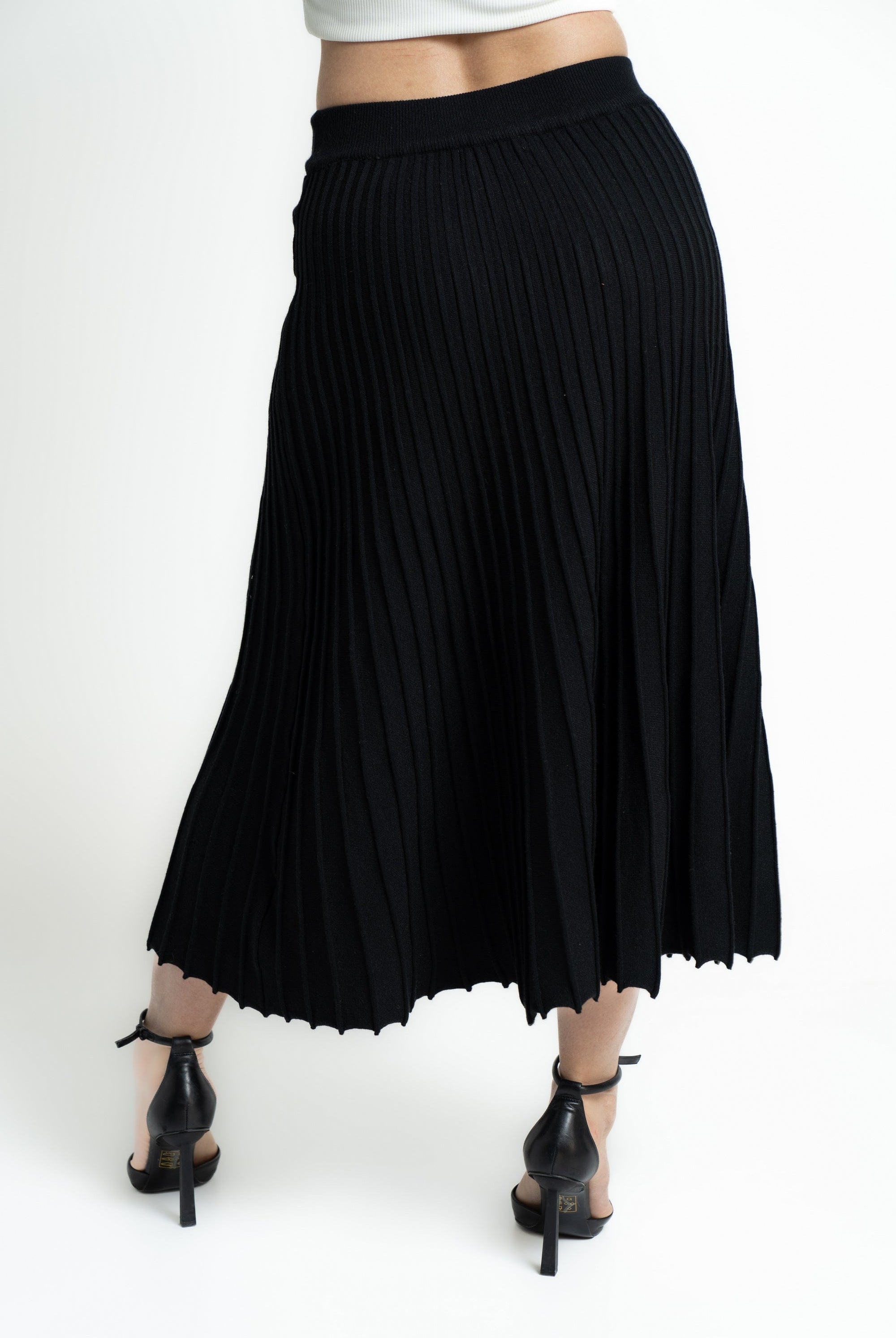 ميكا تنورة ميدى سادة مضلعة