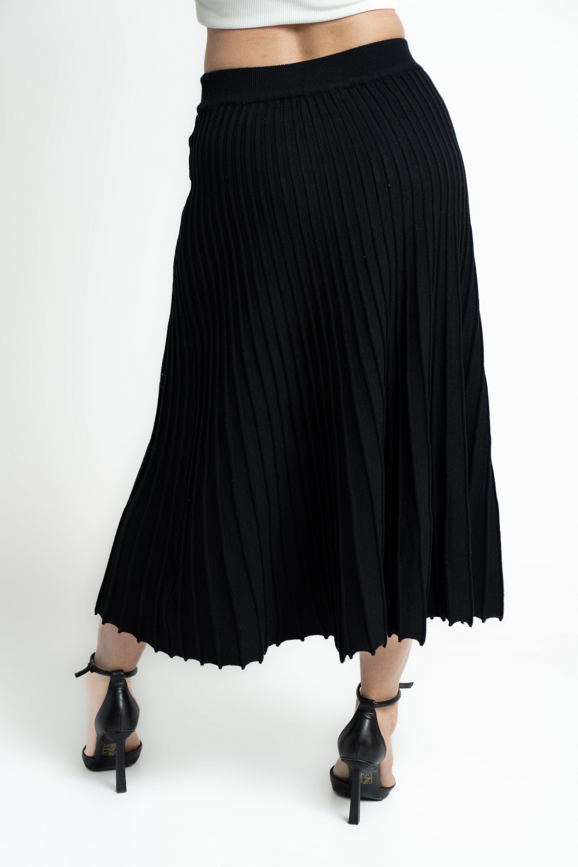 ميكا تنورة ميدى سادة مضلعة