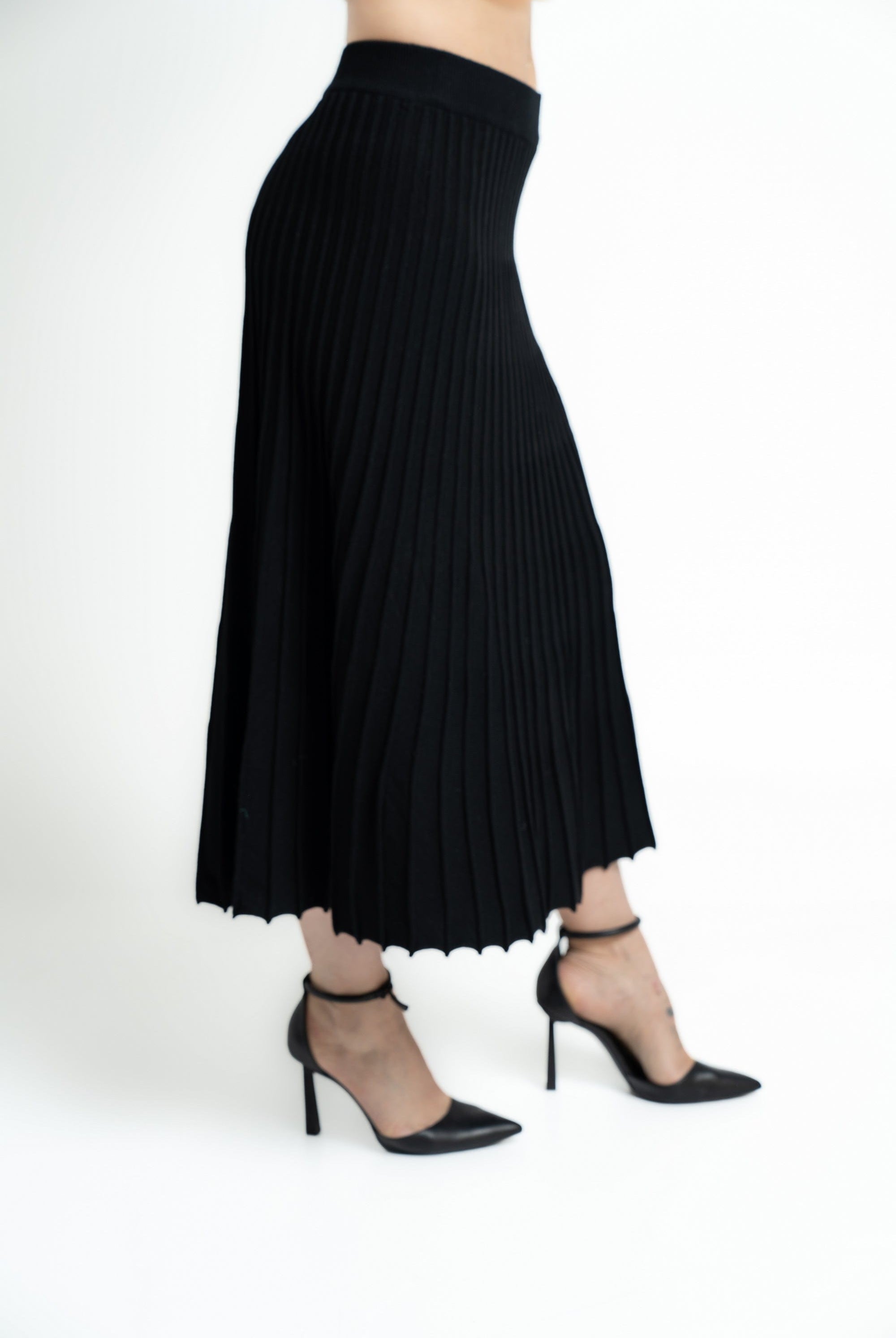 ميكا تنورة ميدى سادة مضلعة