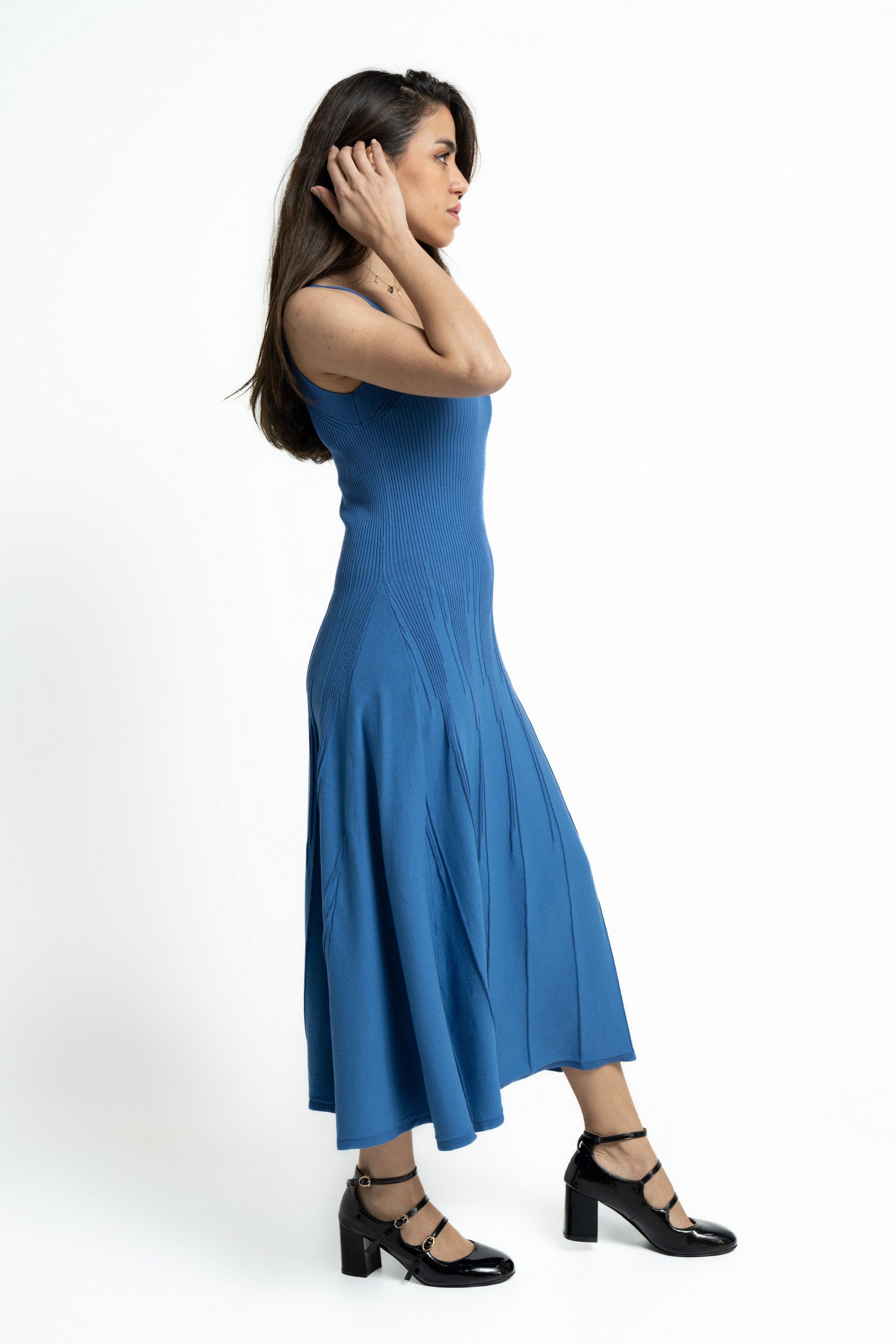 ميكا فستان ميدى حمالات سادة