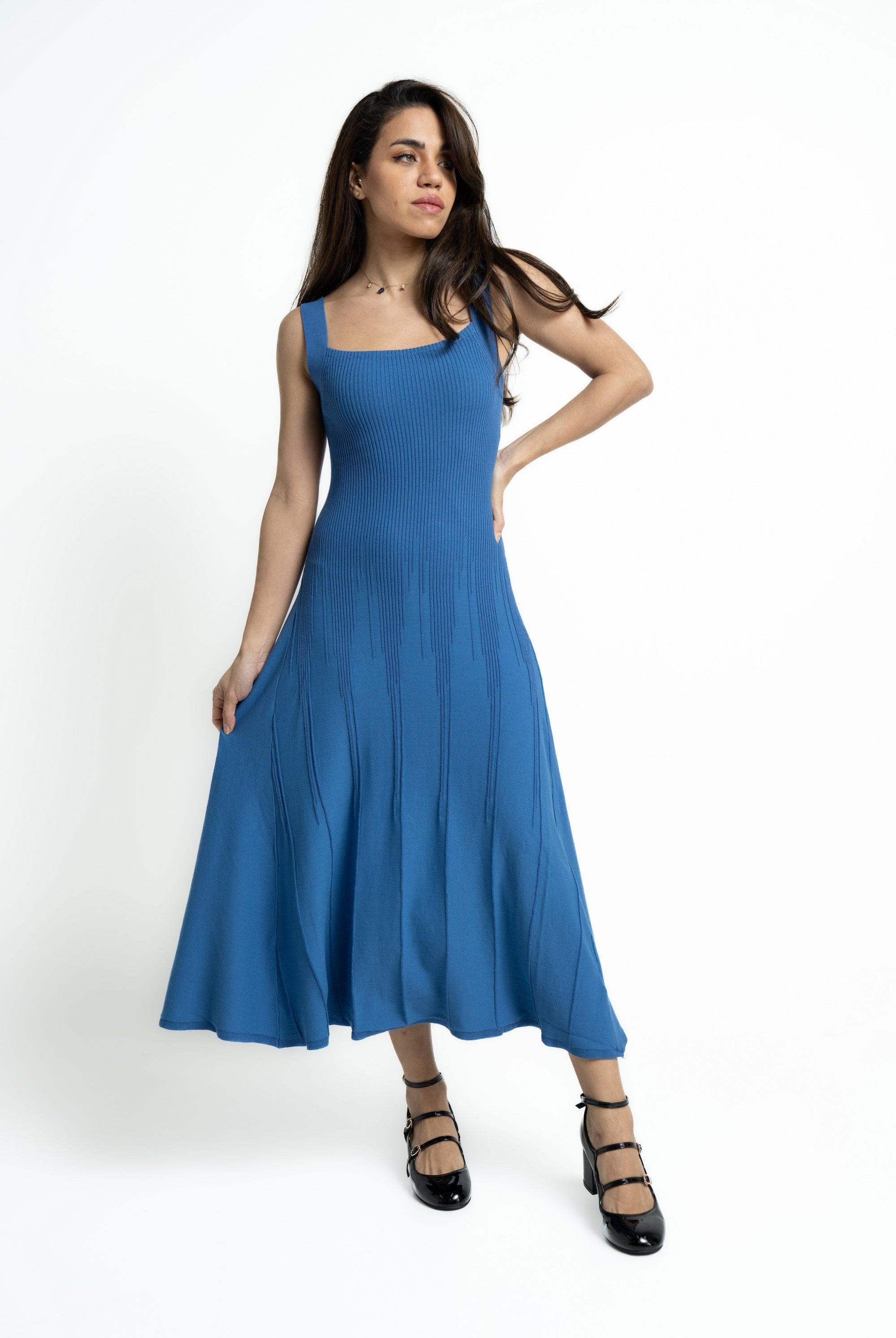 ميكا فستان ميدى حمالات سادة