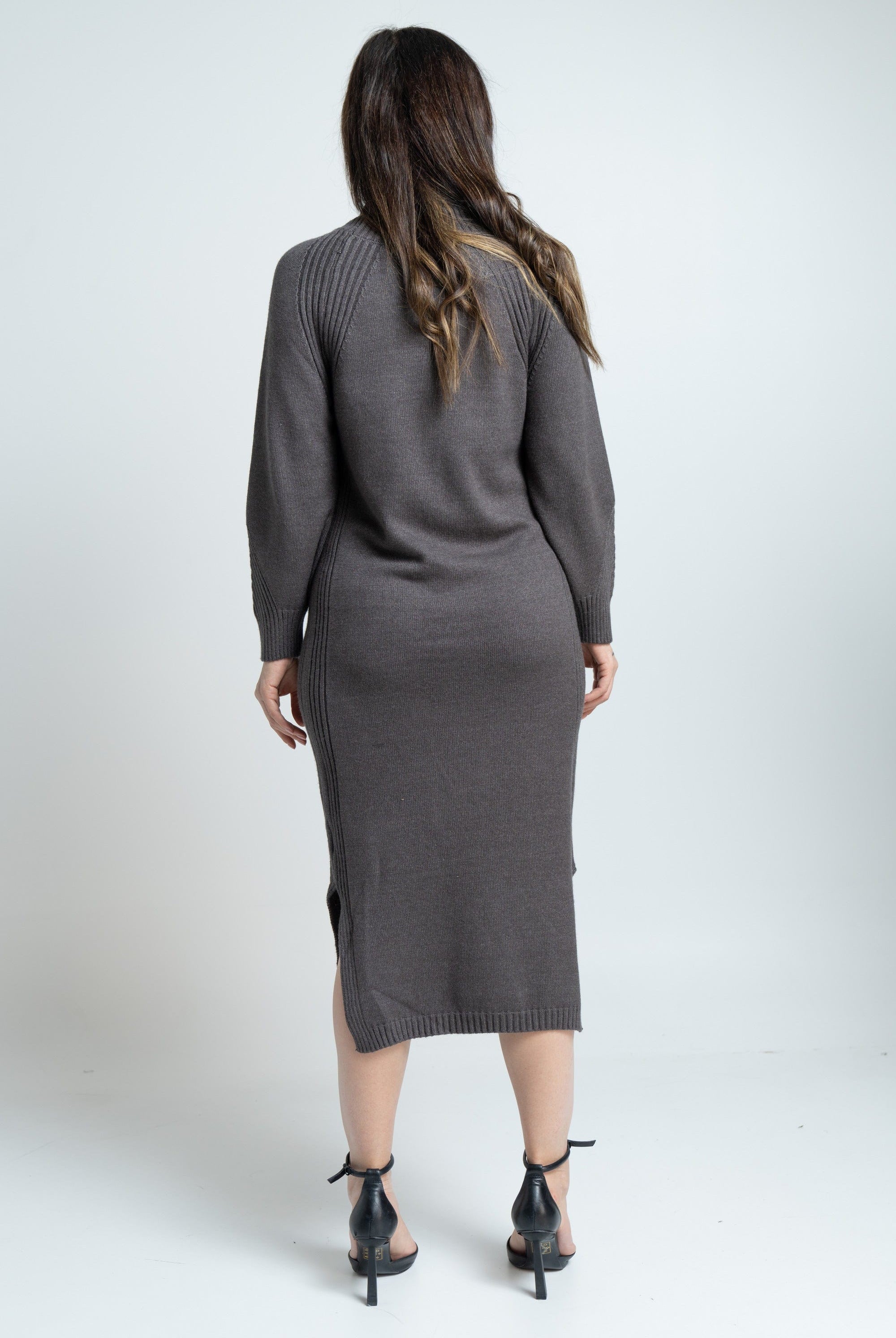 ميكا فستان ميدي بأكمام طويلة منسوج برقبة مرتفعة