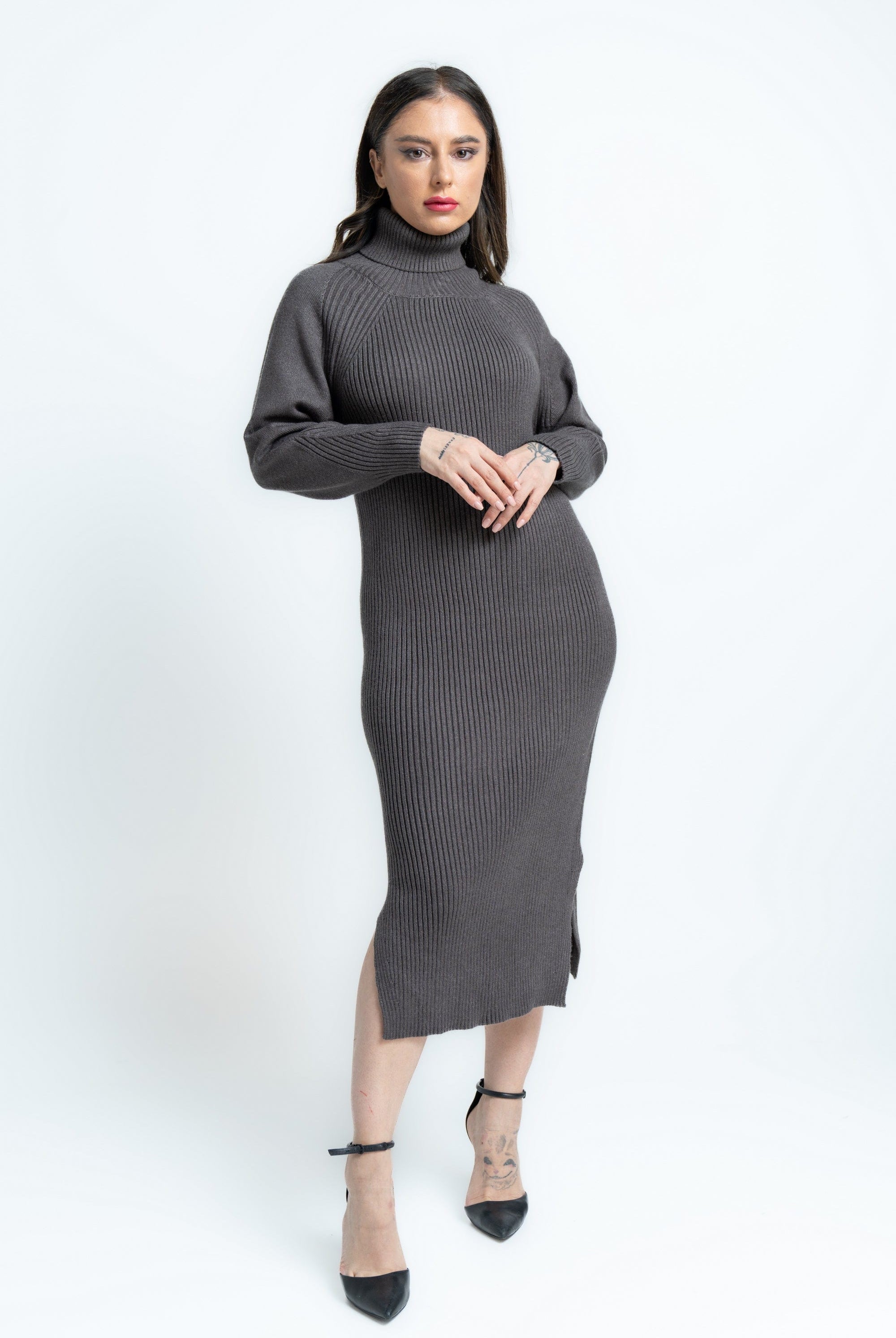 ميكا فستان ميدي بأكمام طويلة منسوج برقبة مرتفعة