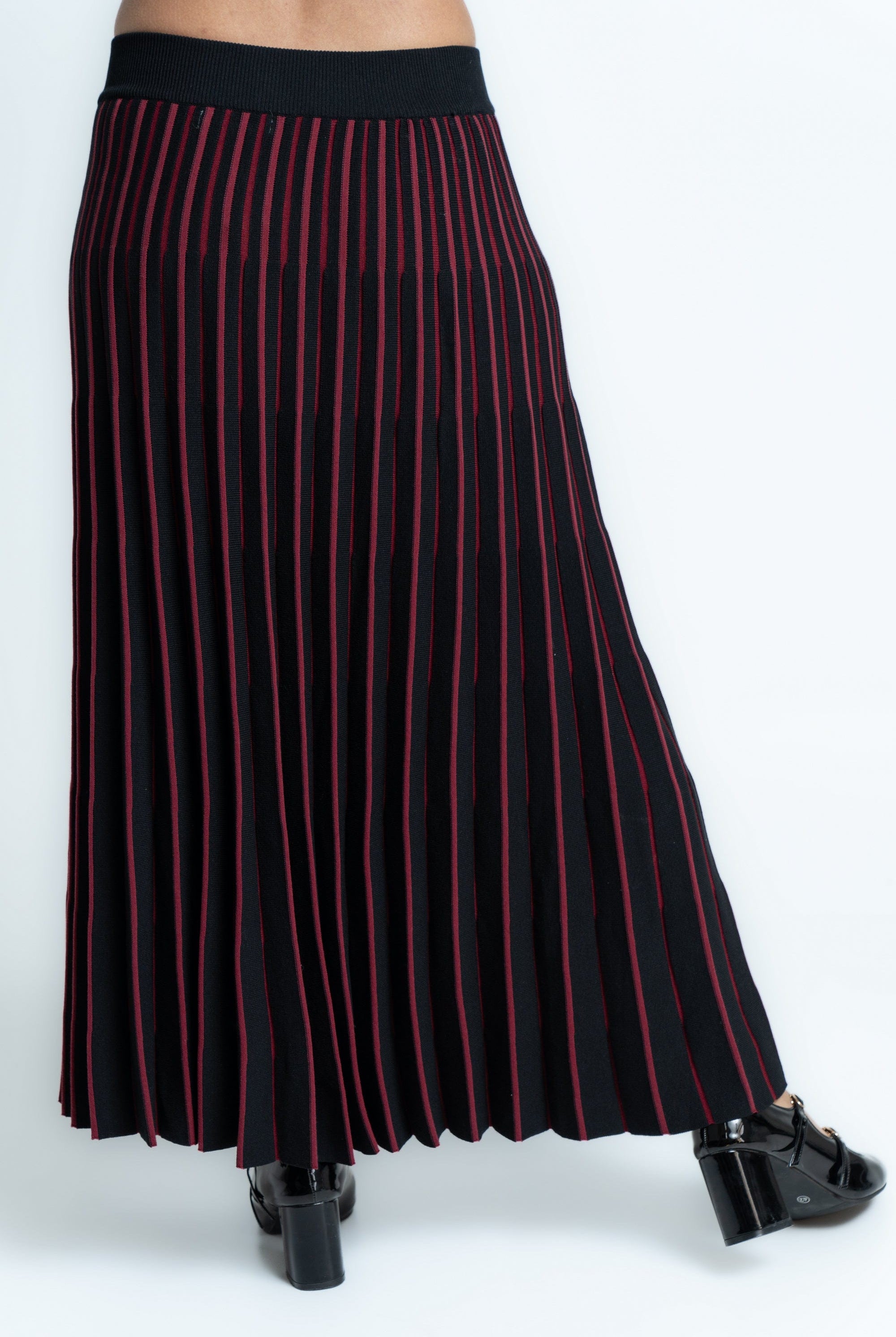 ميكا تنورة ميدى هاى وست مقلمة بالطول