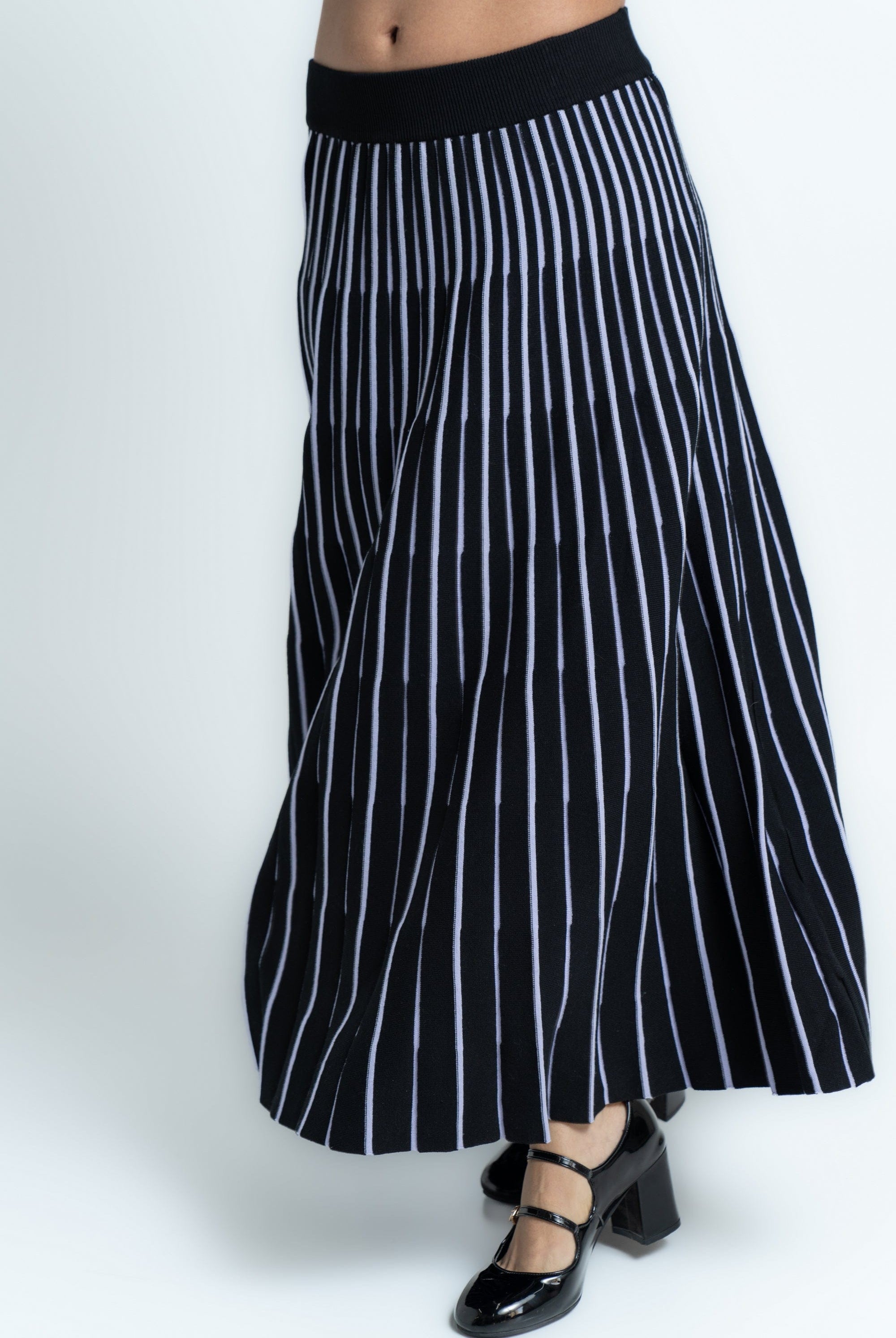 ميكا تنورة ميدى هاى وست مقلمة بالطول