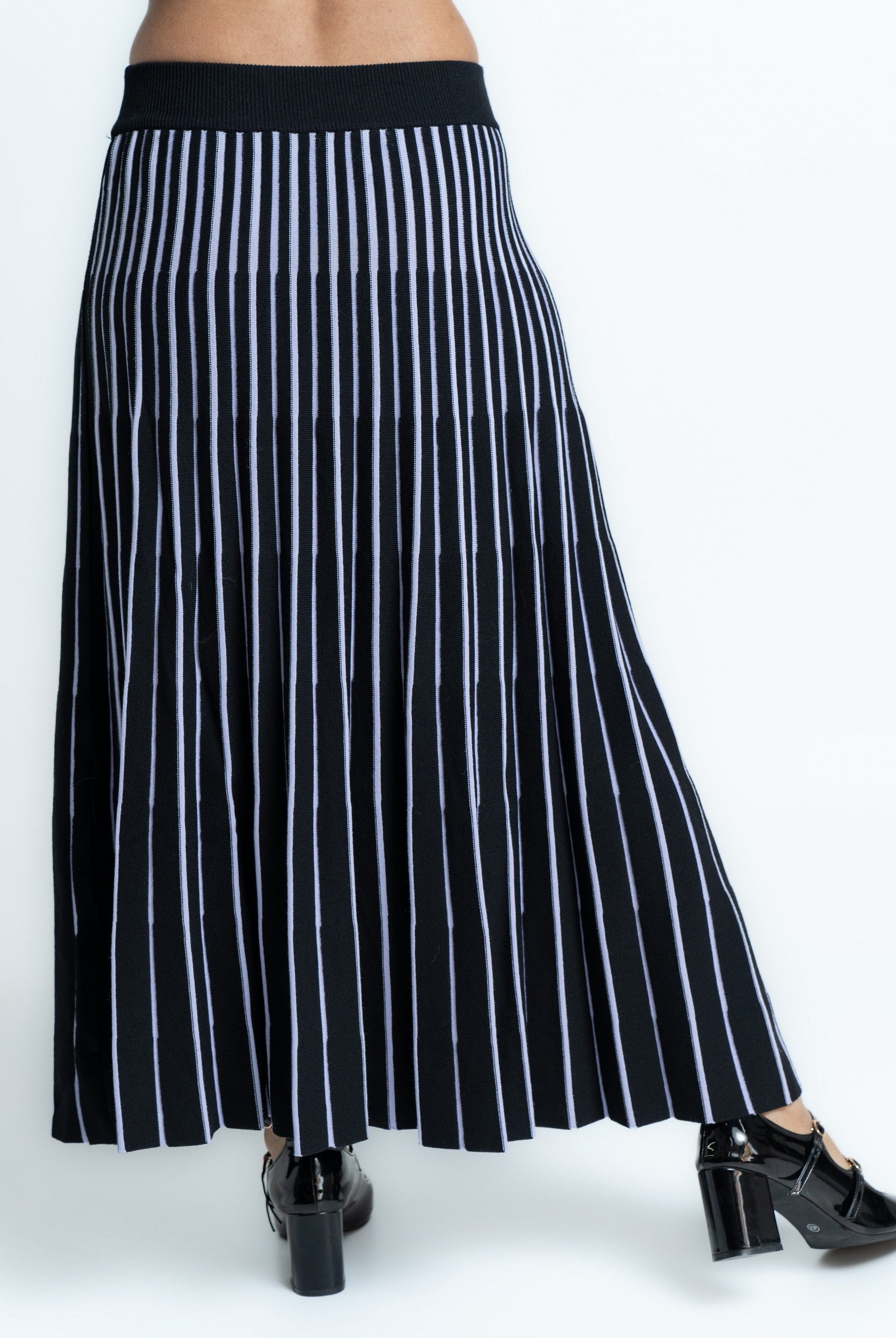 ميكا تنورة ميدى هاى وست مقلمة بالطول