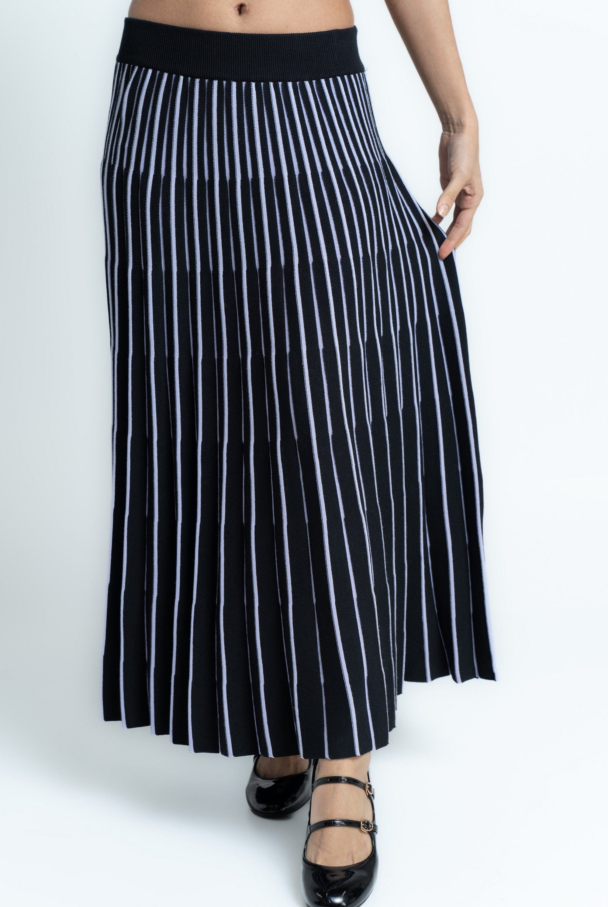 ميكا تنورة ميدى هاى وست مقلمة بالطول