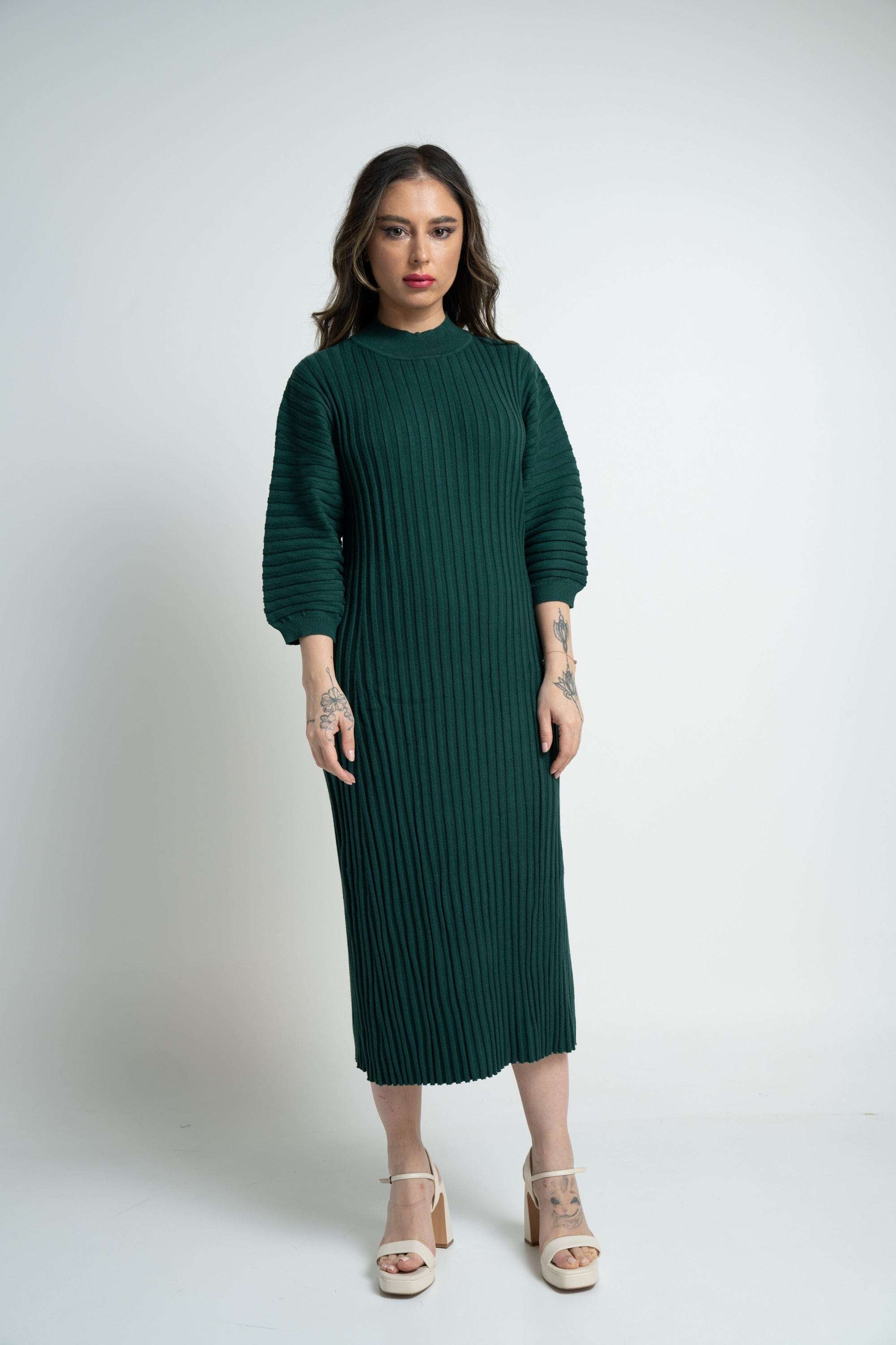 ميكا فستان ميدى سادة مضلع بأكمام 3/4