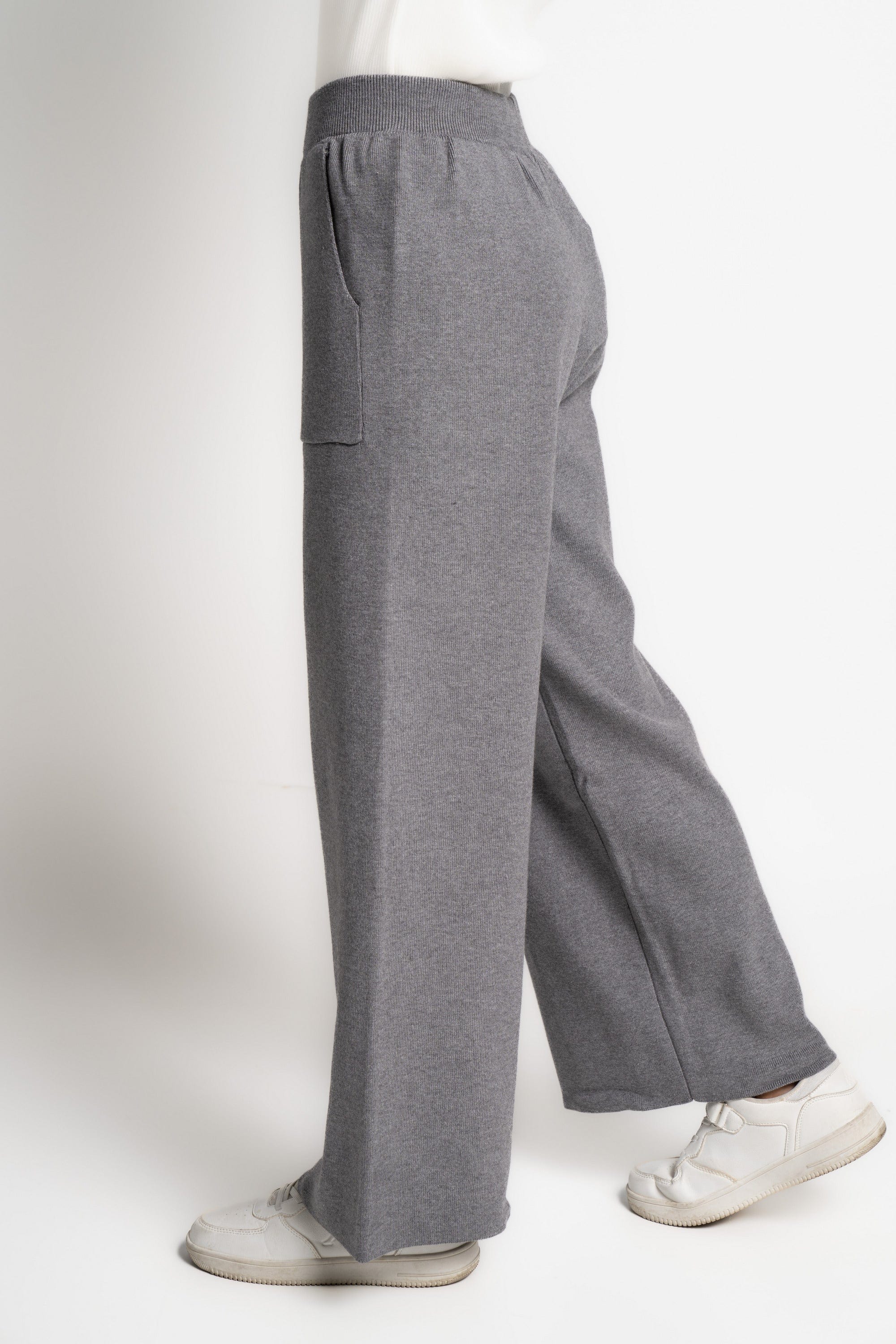 ميكا بنطلون واسع سادة بجيوب من الأمام