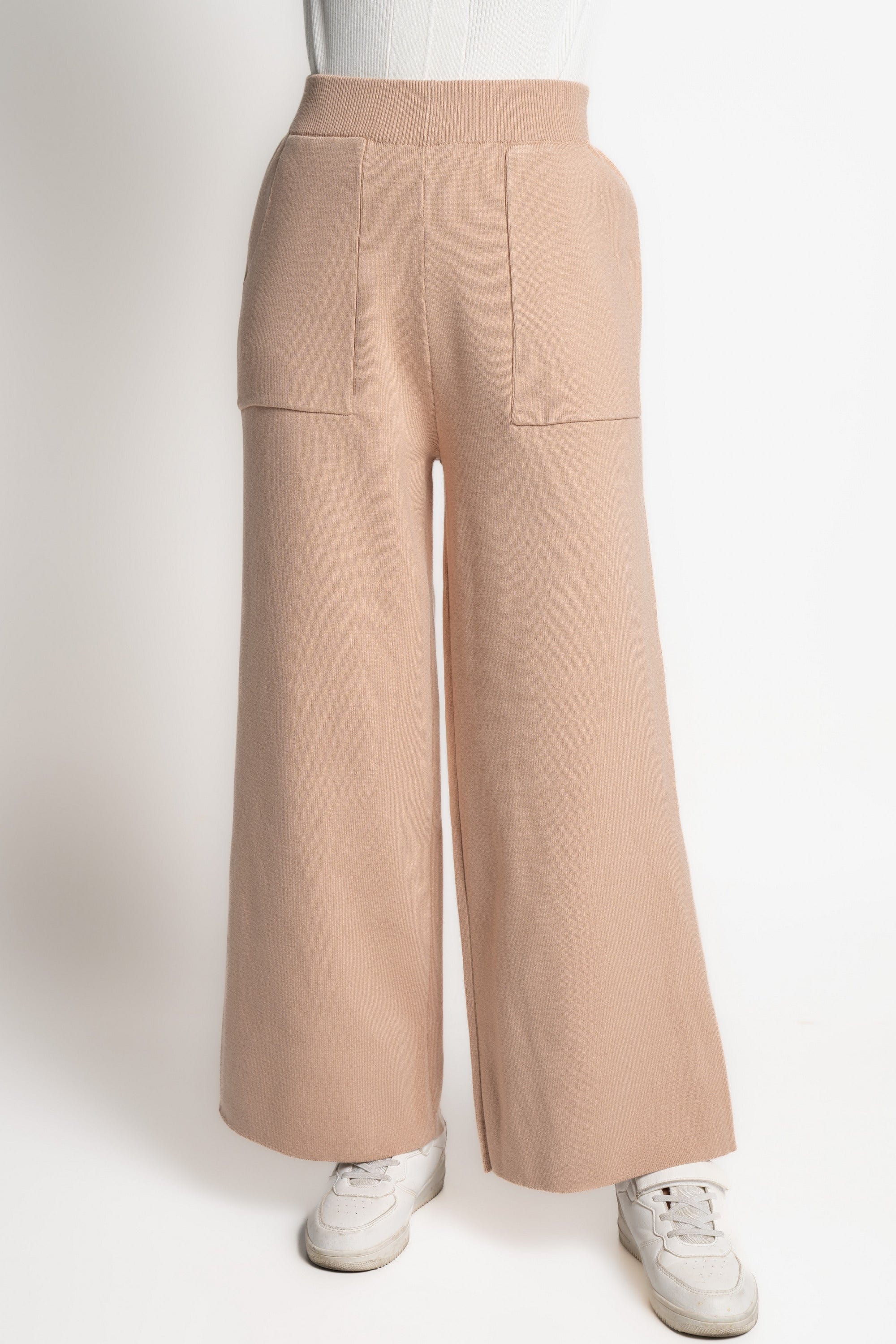 ميكا بنطلون واسع سادة بجيوب من الأمام