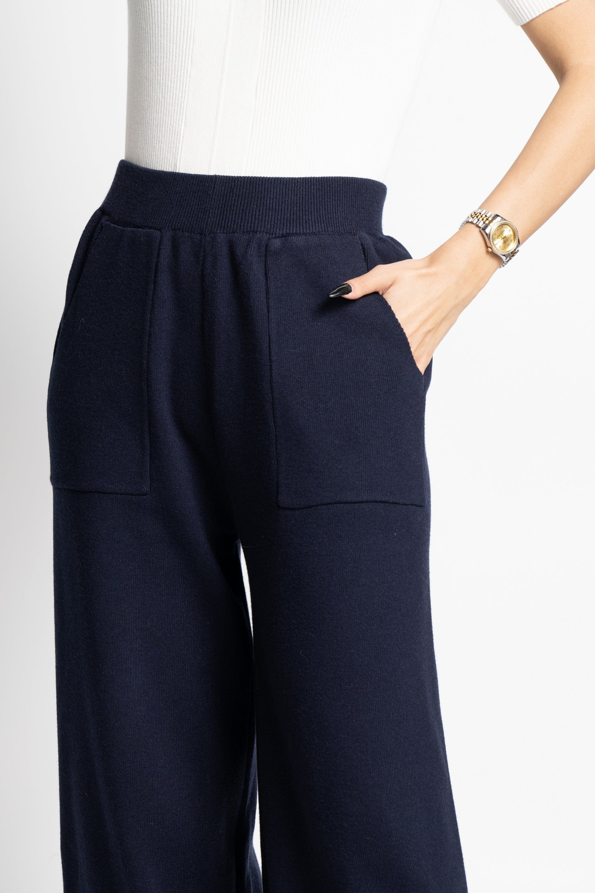 ميكا بنطلون واسع سادة بجيوب من الأمام