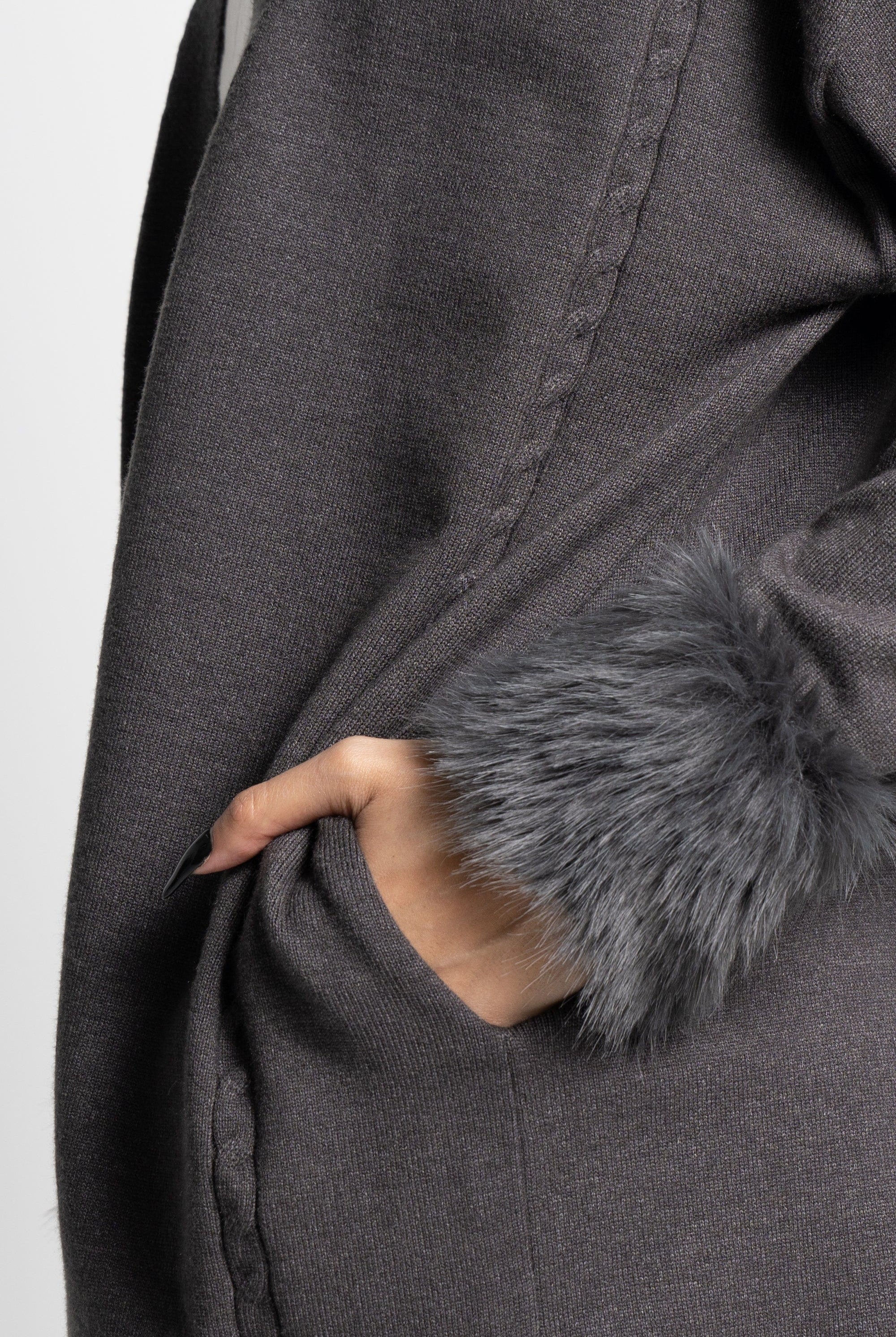 ميكا كارديجان طويل رسمى سادة مزين بفرو