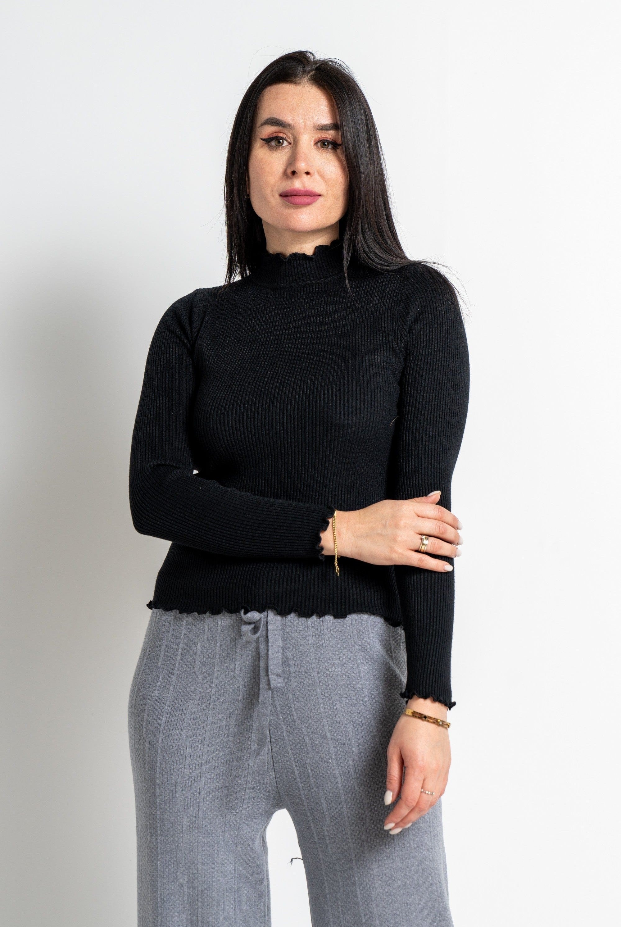 نتشي بلوزة مضلعة كم طويل برقبة