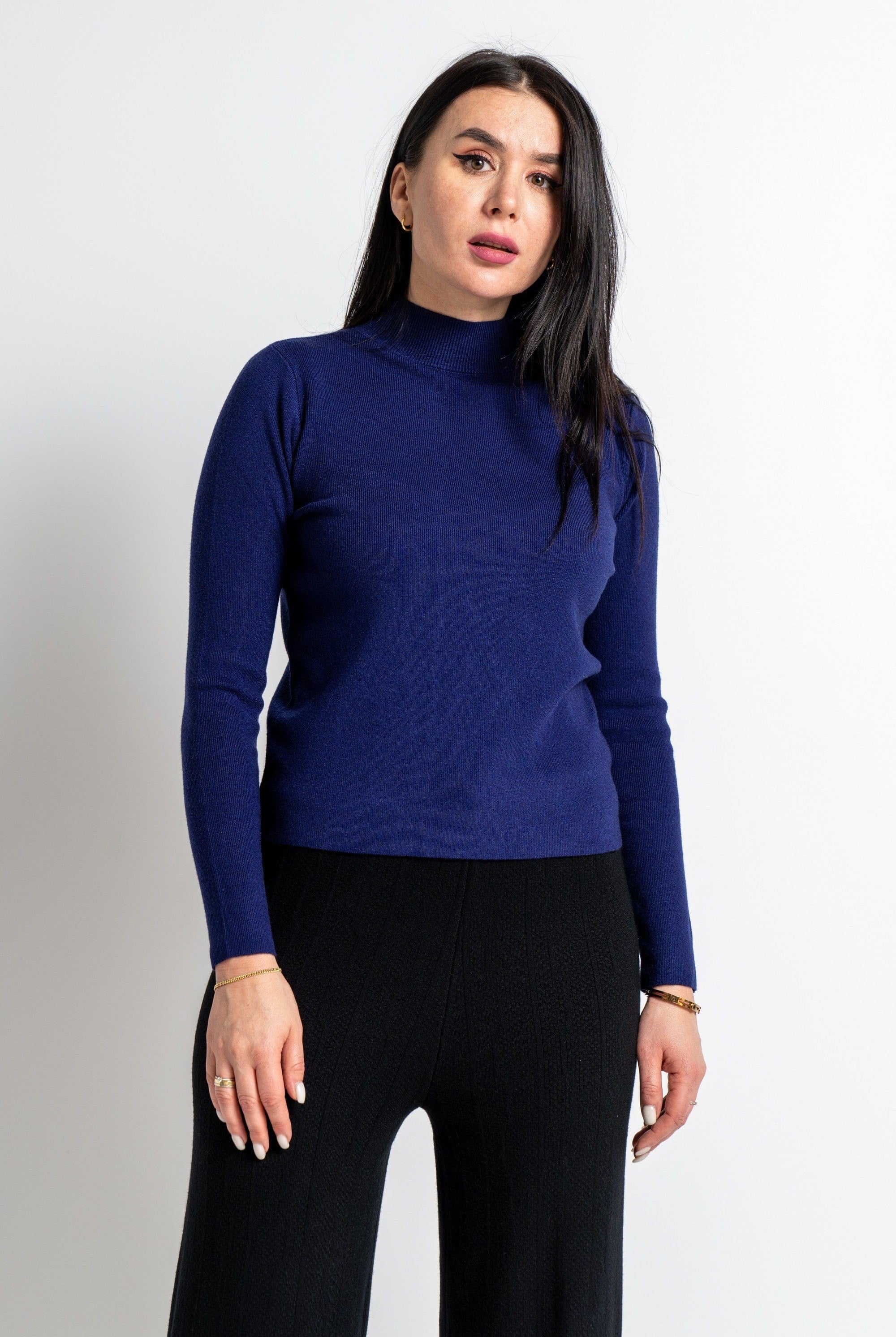 نتشي بلوزة بأكمام طويلة برقبة مرتفعة منسوجة