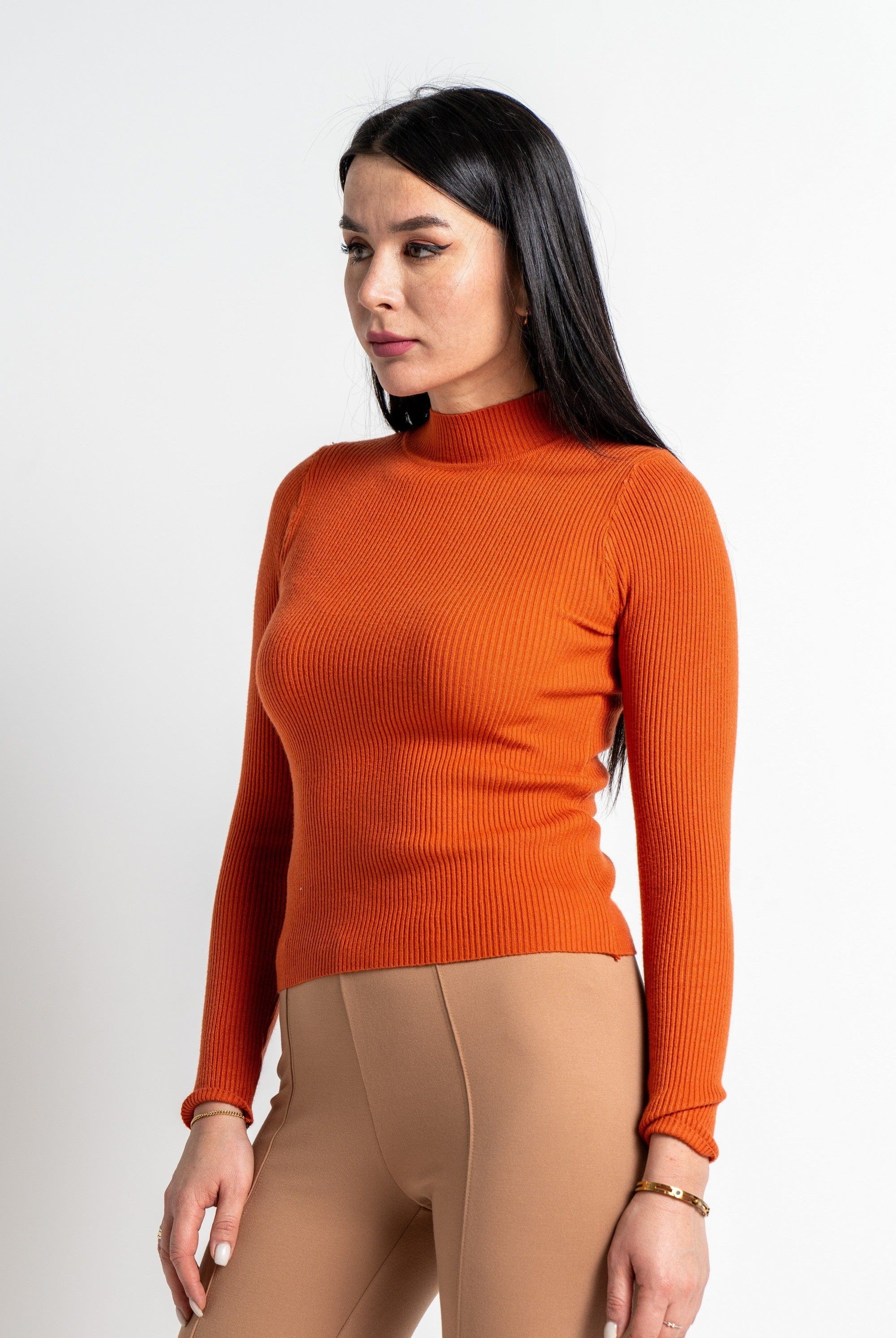 نتشي بلوزة بأكمام طويلة منسوجة مضلعة