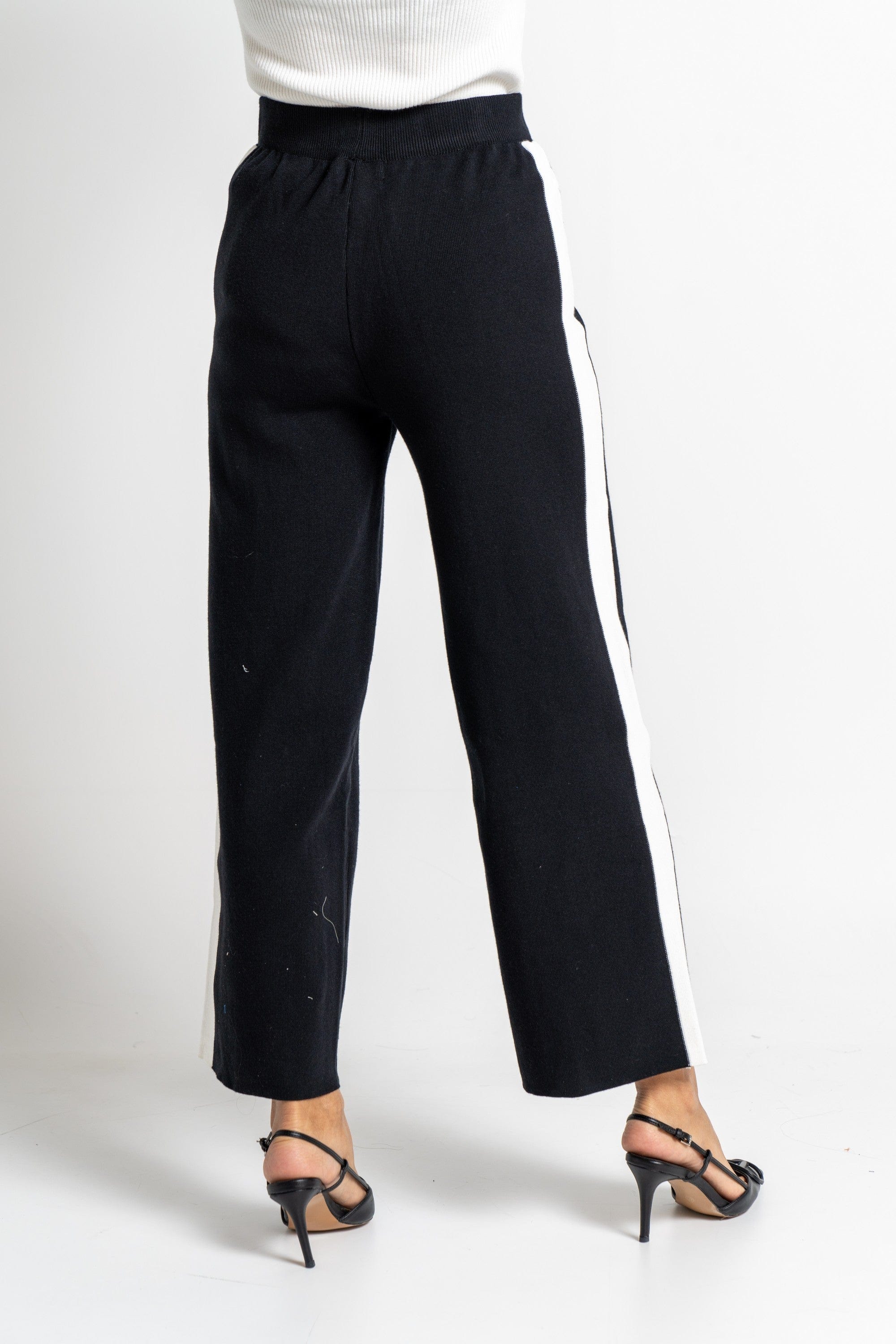 نتشي سروال 3/4 نسائي بخط جانبي أبيض