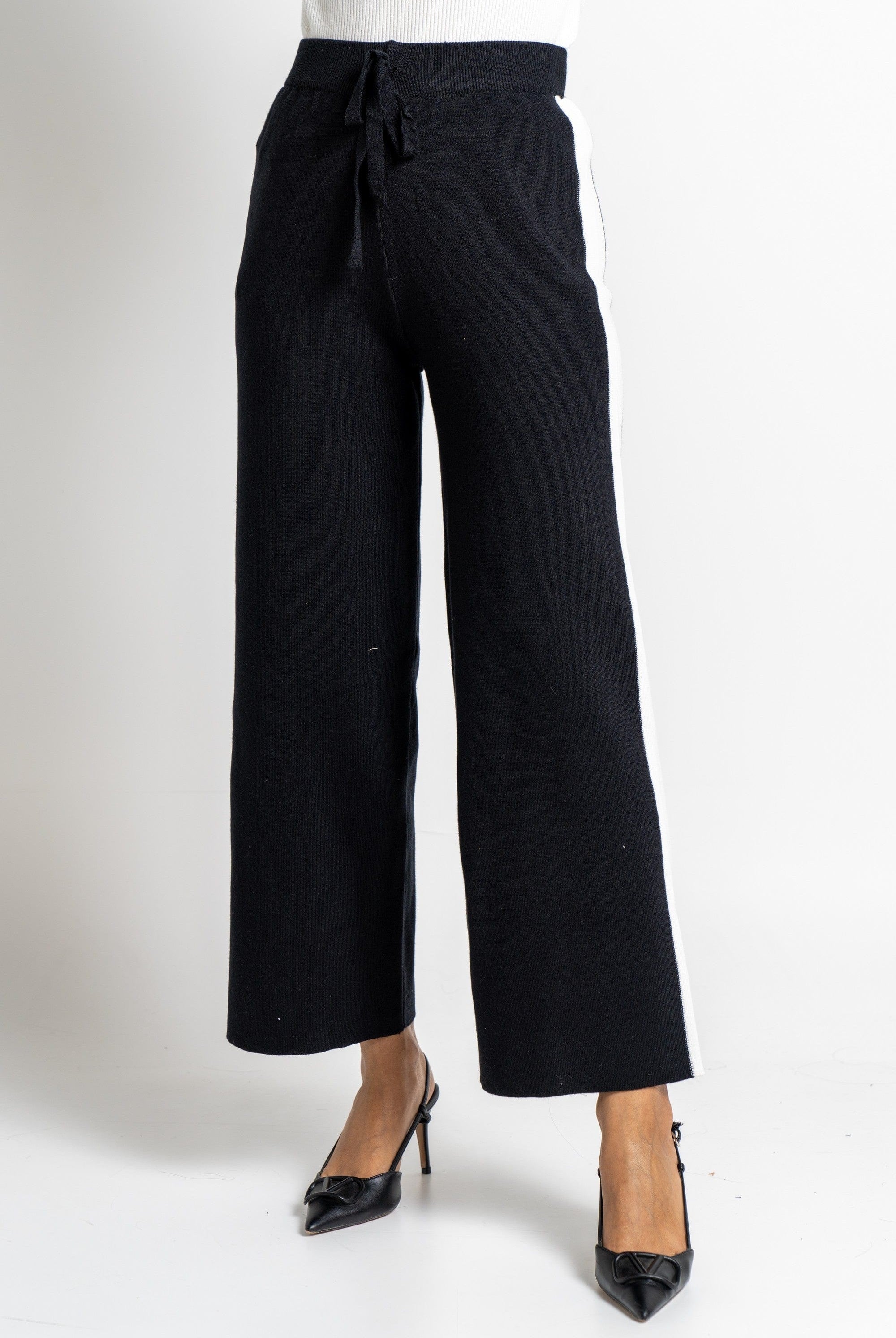 نتشي سروال 3/4 نسائي بخط جانبي أبيض