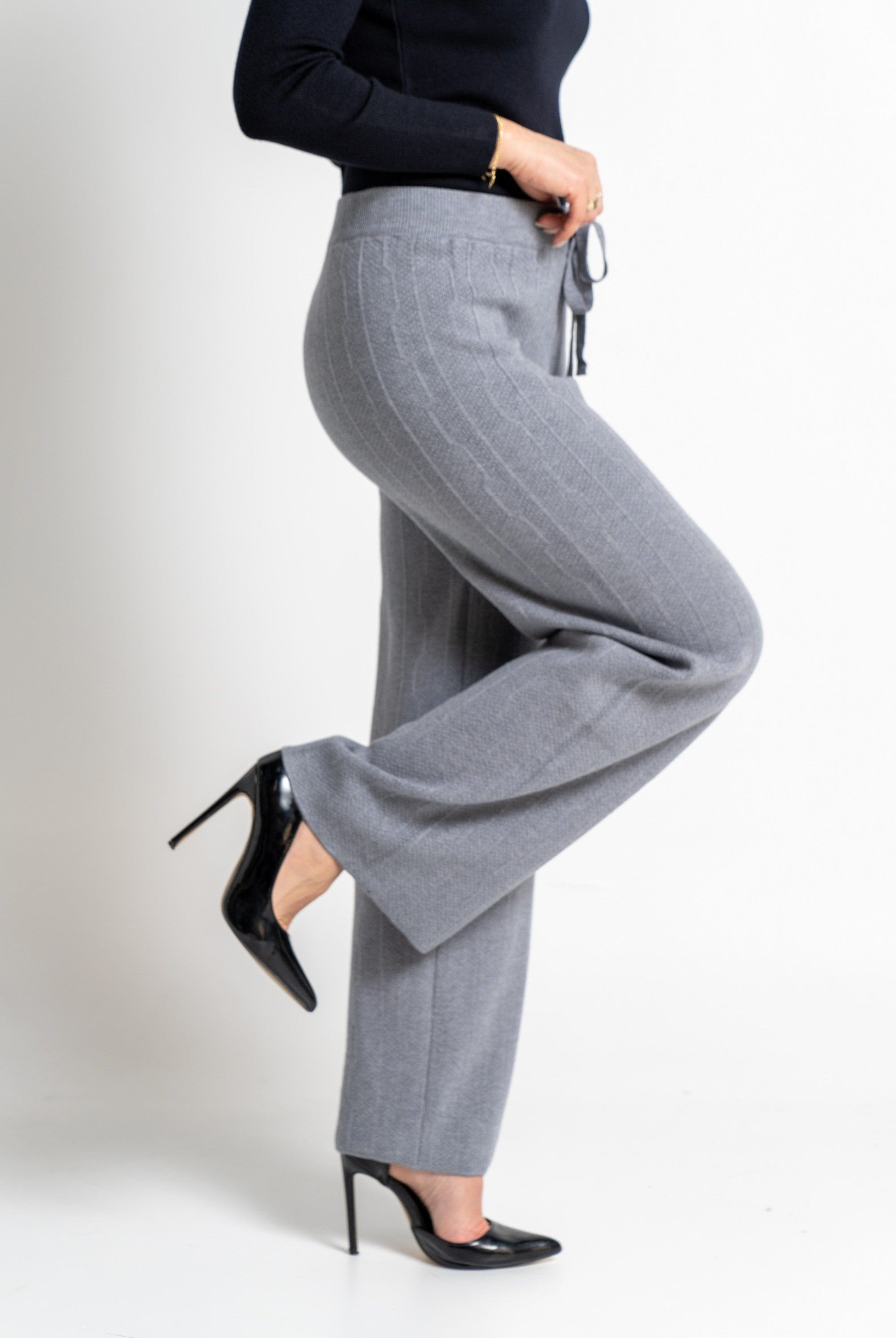 نتشي سروال طويل واسع برباط