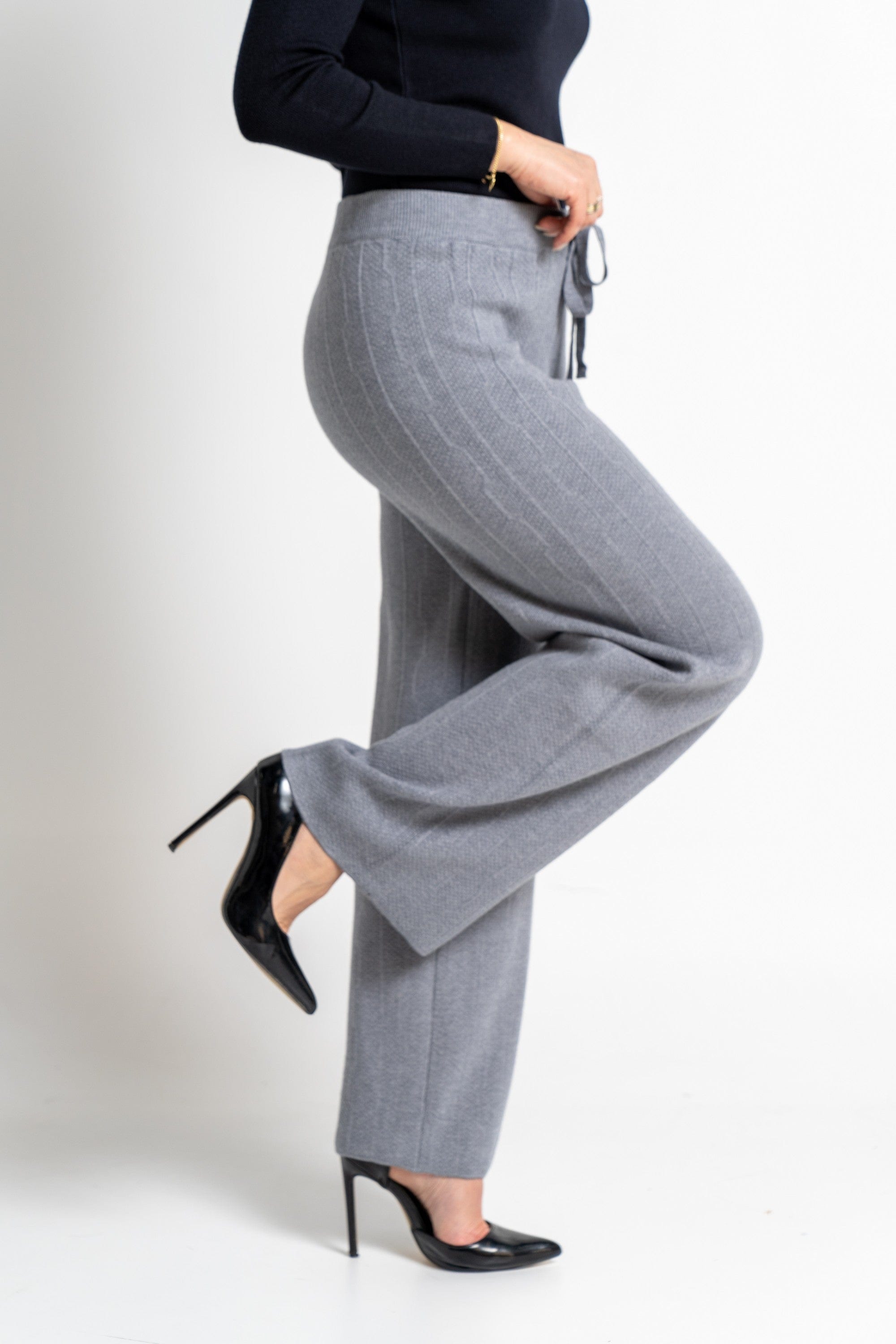 نتشي سروال طويل واسع برباط