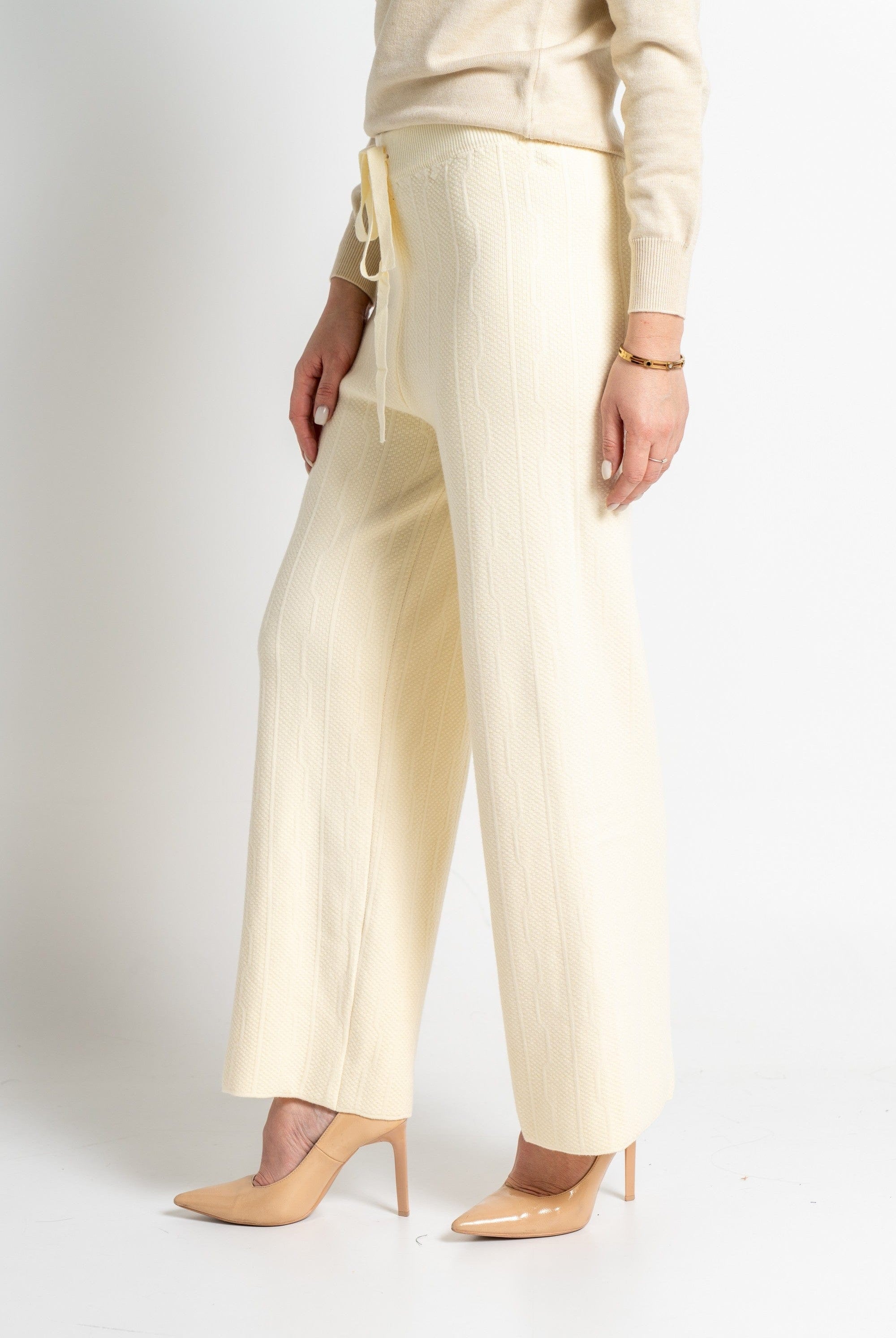 نتشي سروال طويل واسع برباط