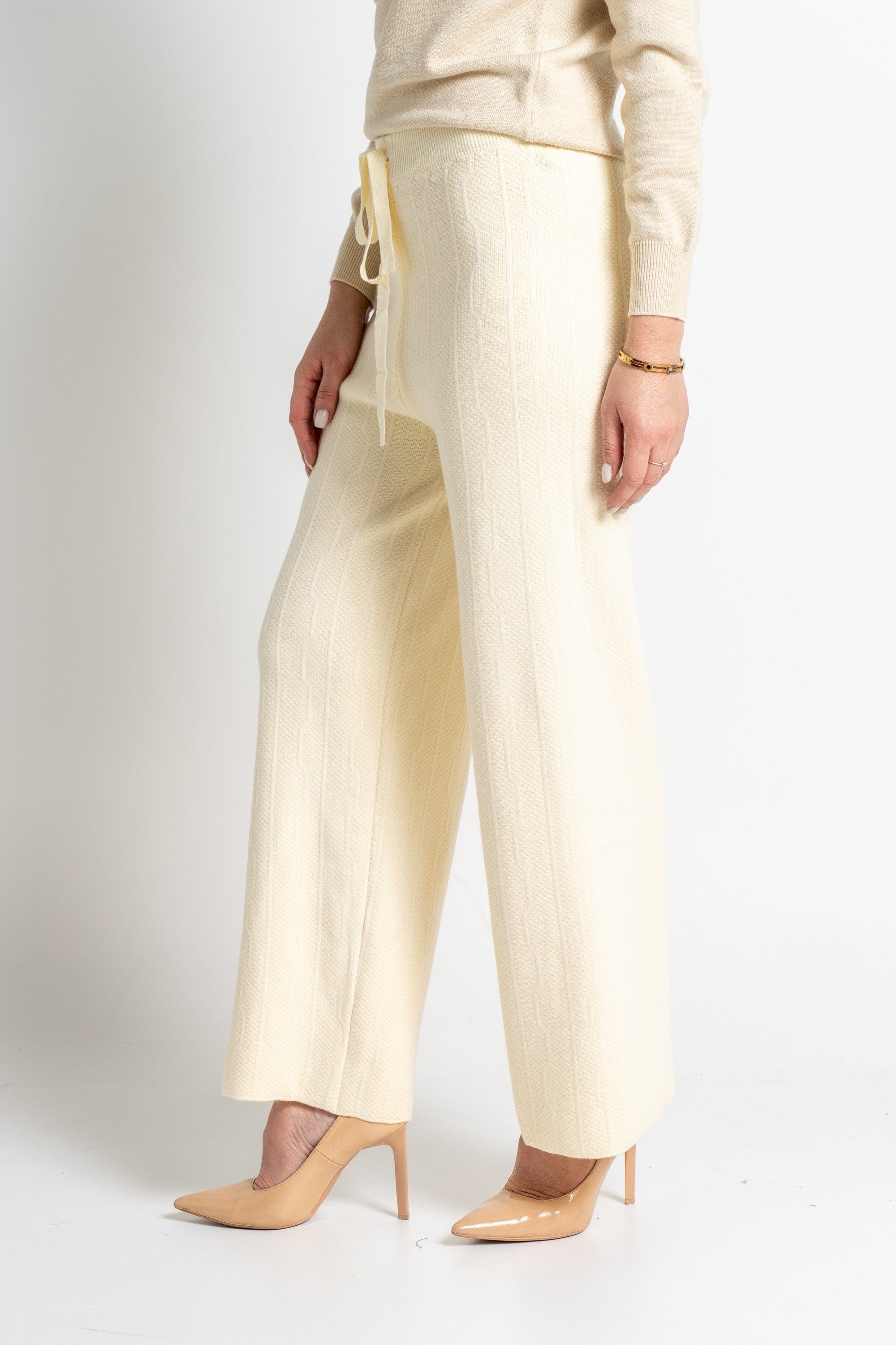 نتشي سروال طويل واسع برباط