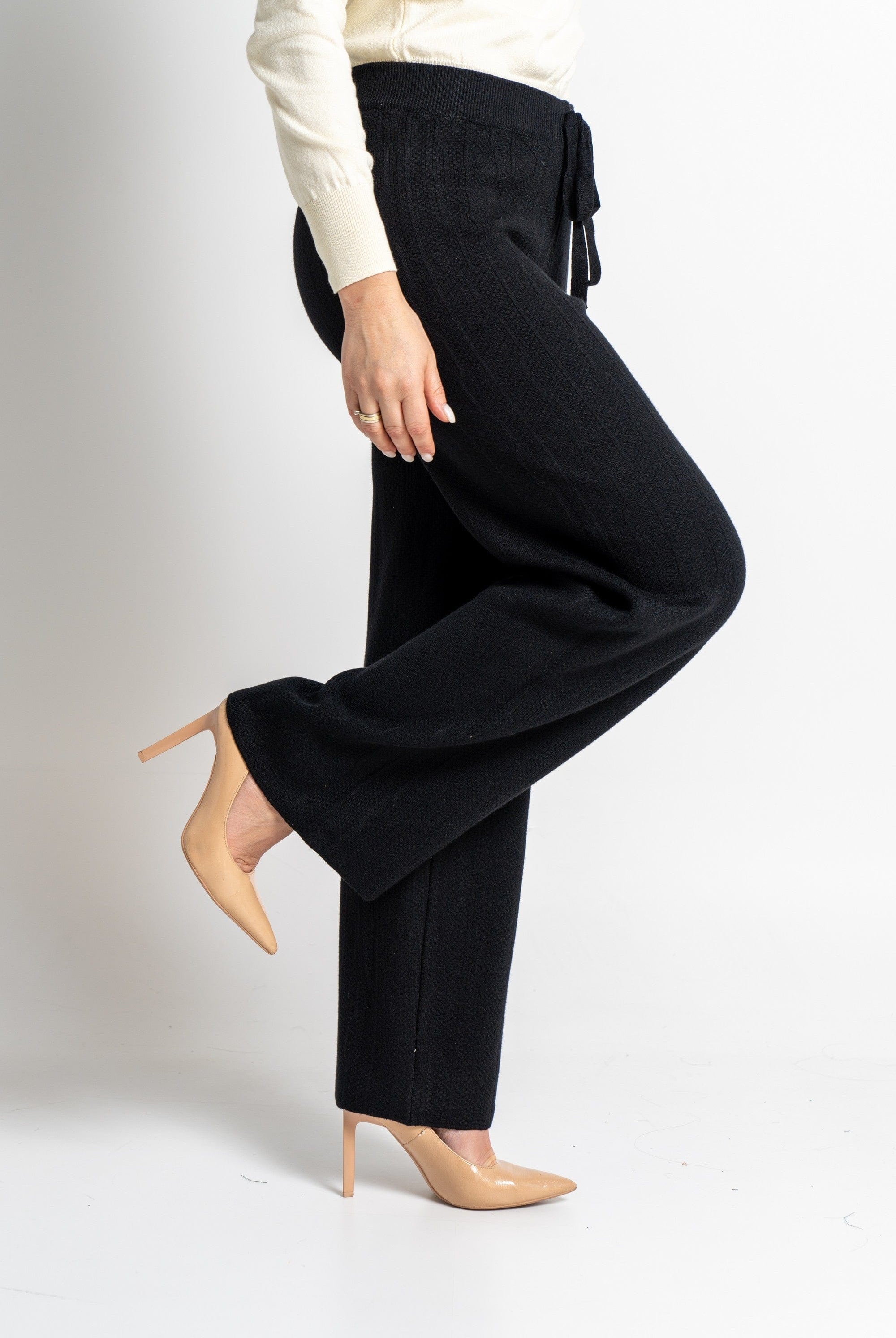 نتشي سروال طويل واسع برباط