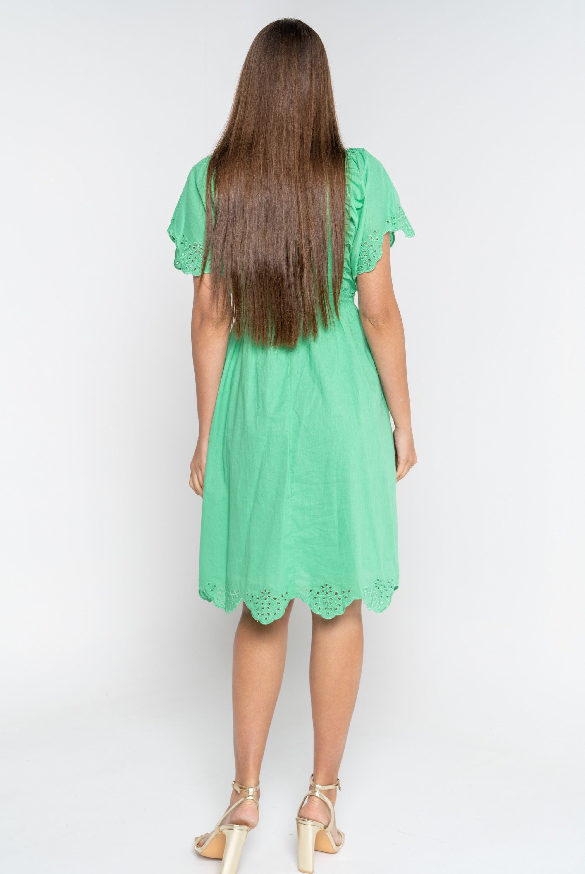 ميكا فستان بأكمام قصيرة بطول الركبة