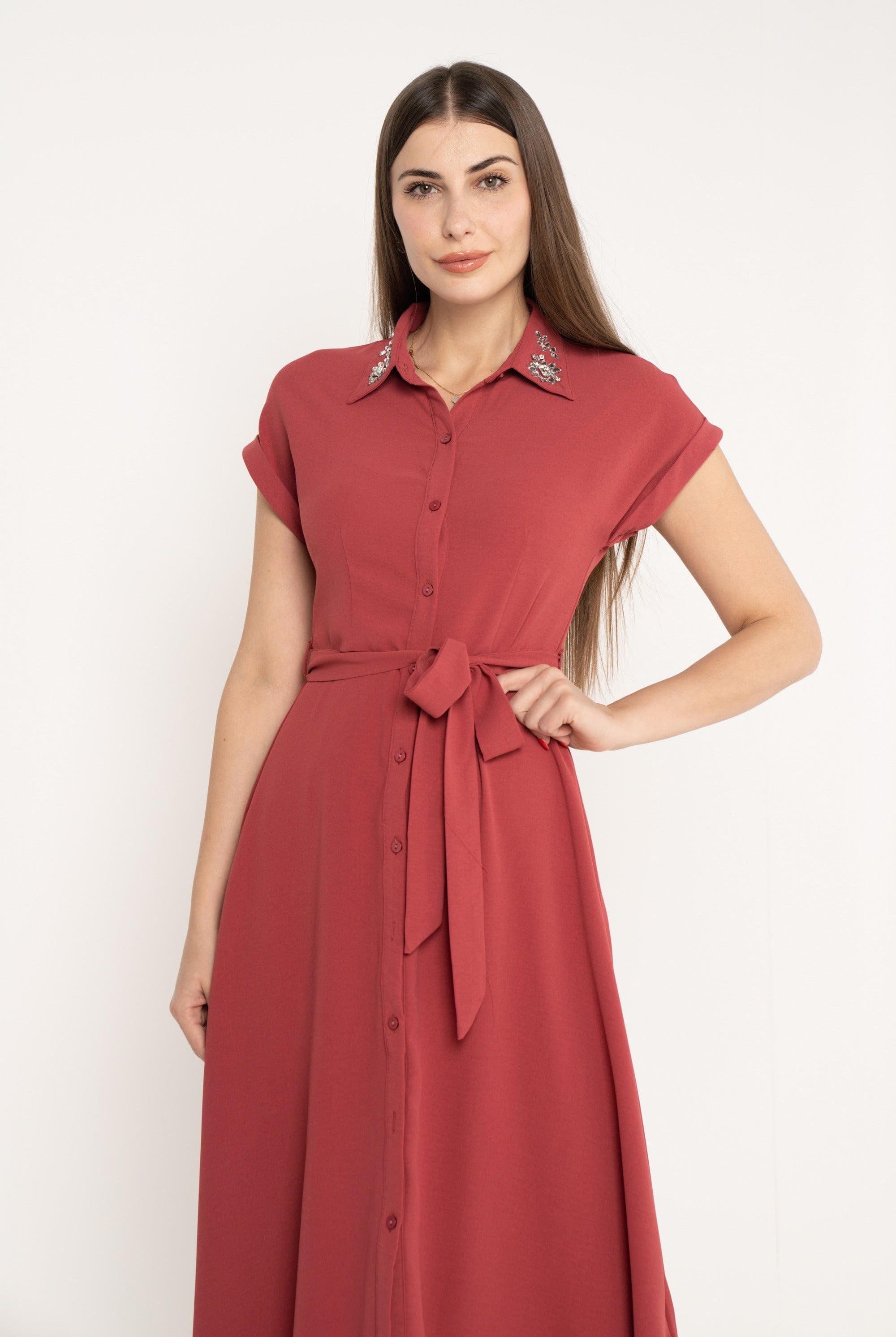 ميكا قميص طويل بأزرار أمامية سادة كم قصير بياقة برباط