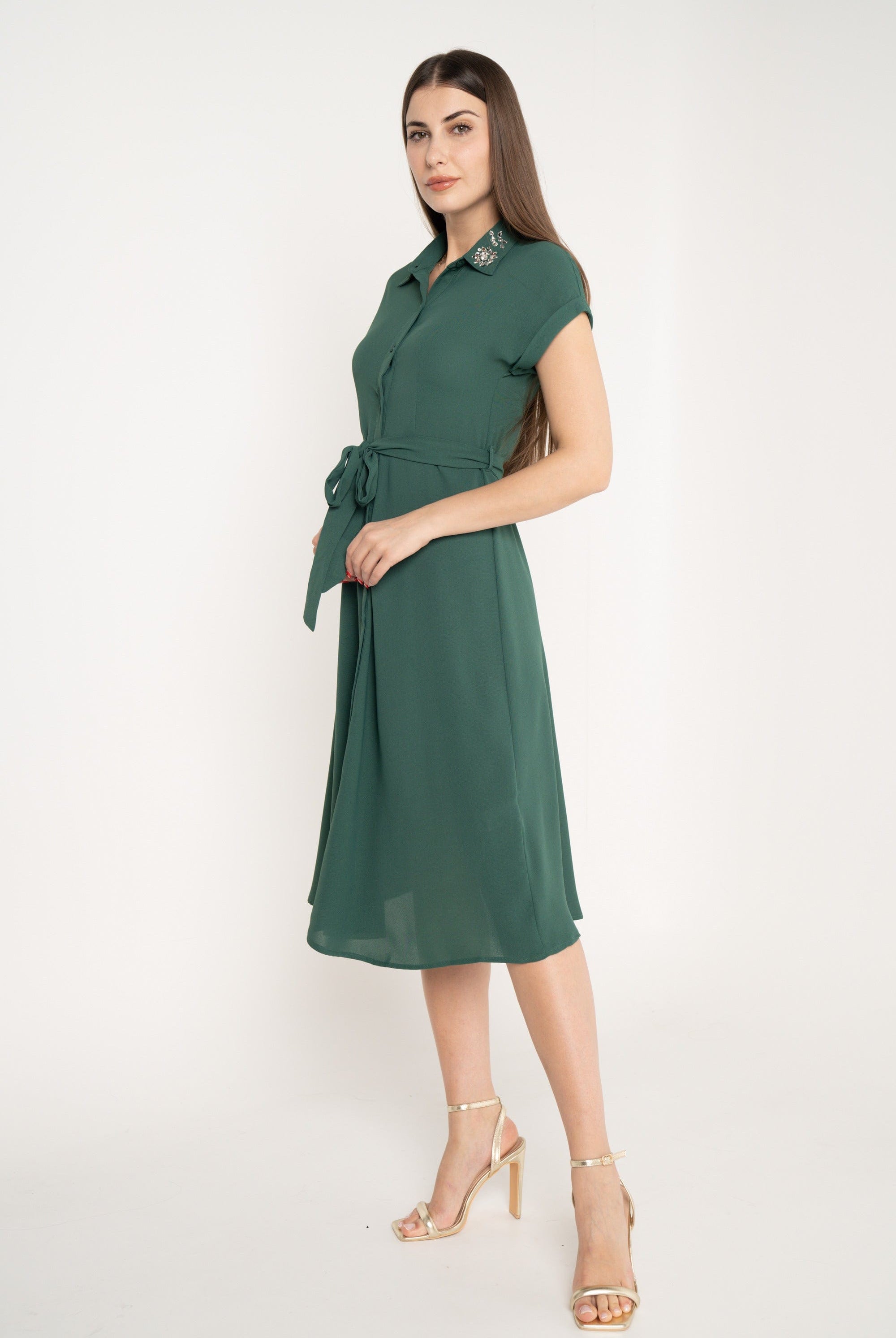 ميكا قميص طويل بأزرار أمامية سادة كم قصير بياقة برباط