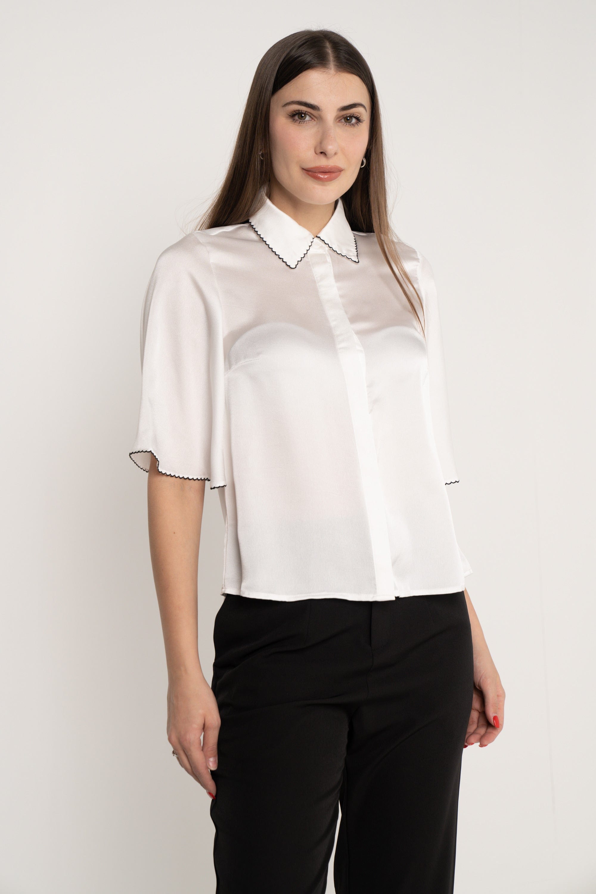 ميكا قميص بأكمام قصيرة سادة