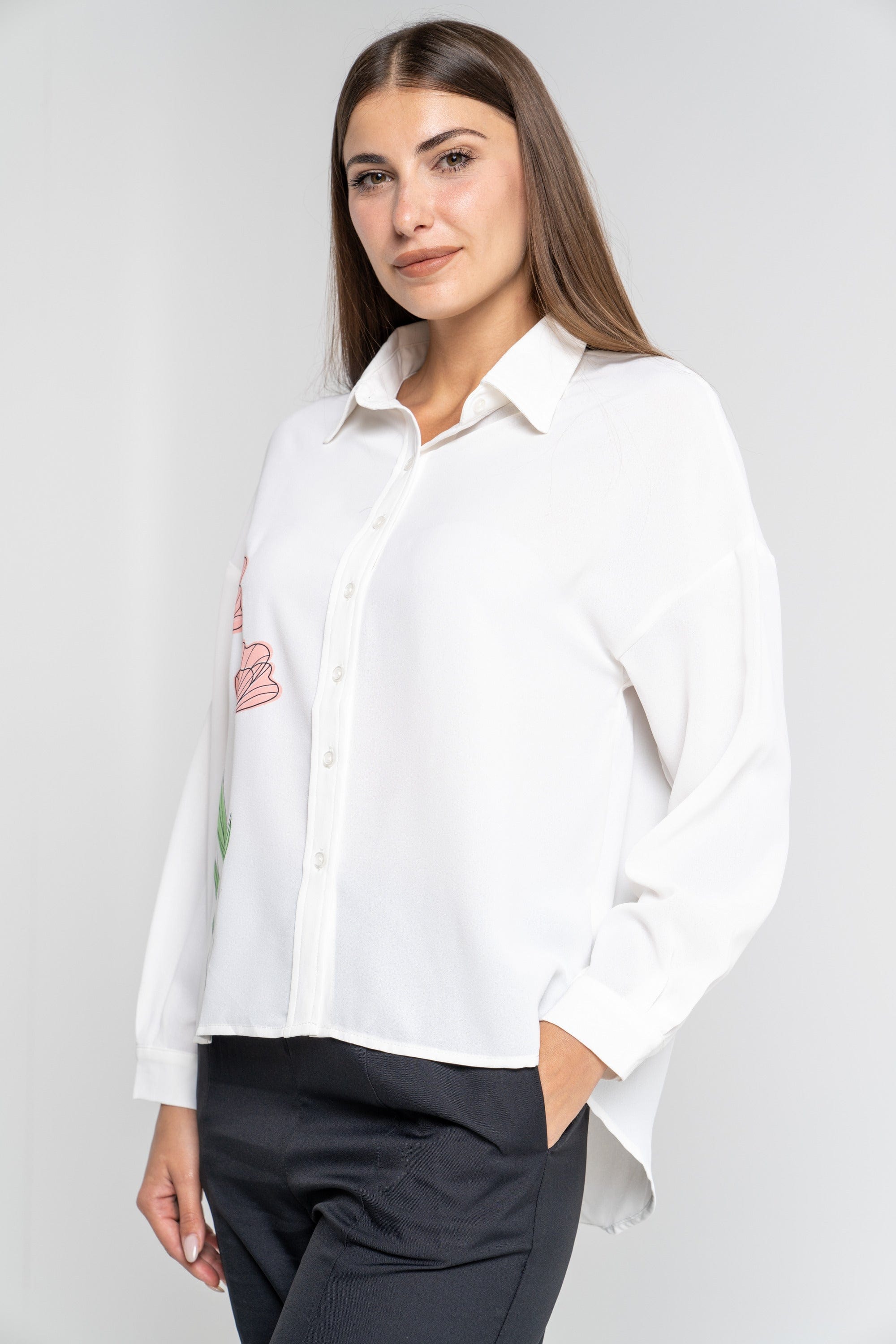 ميكا قميص سادة بأزرار أمامية مزين بالورد بأكمام طويلة