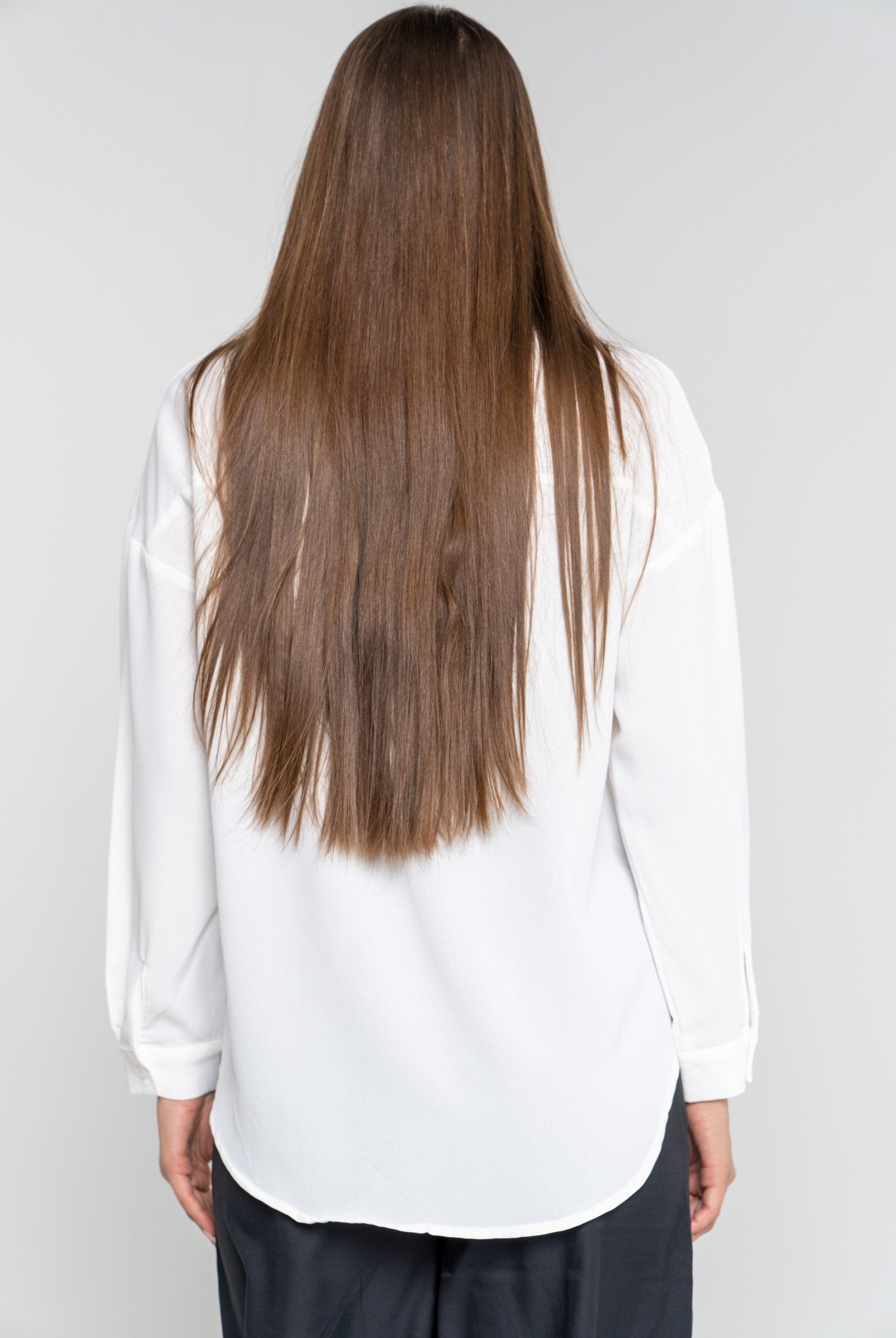 ميكا قميص سادة بأزرار أمامية مزين بالورد بأكمام طويلة