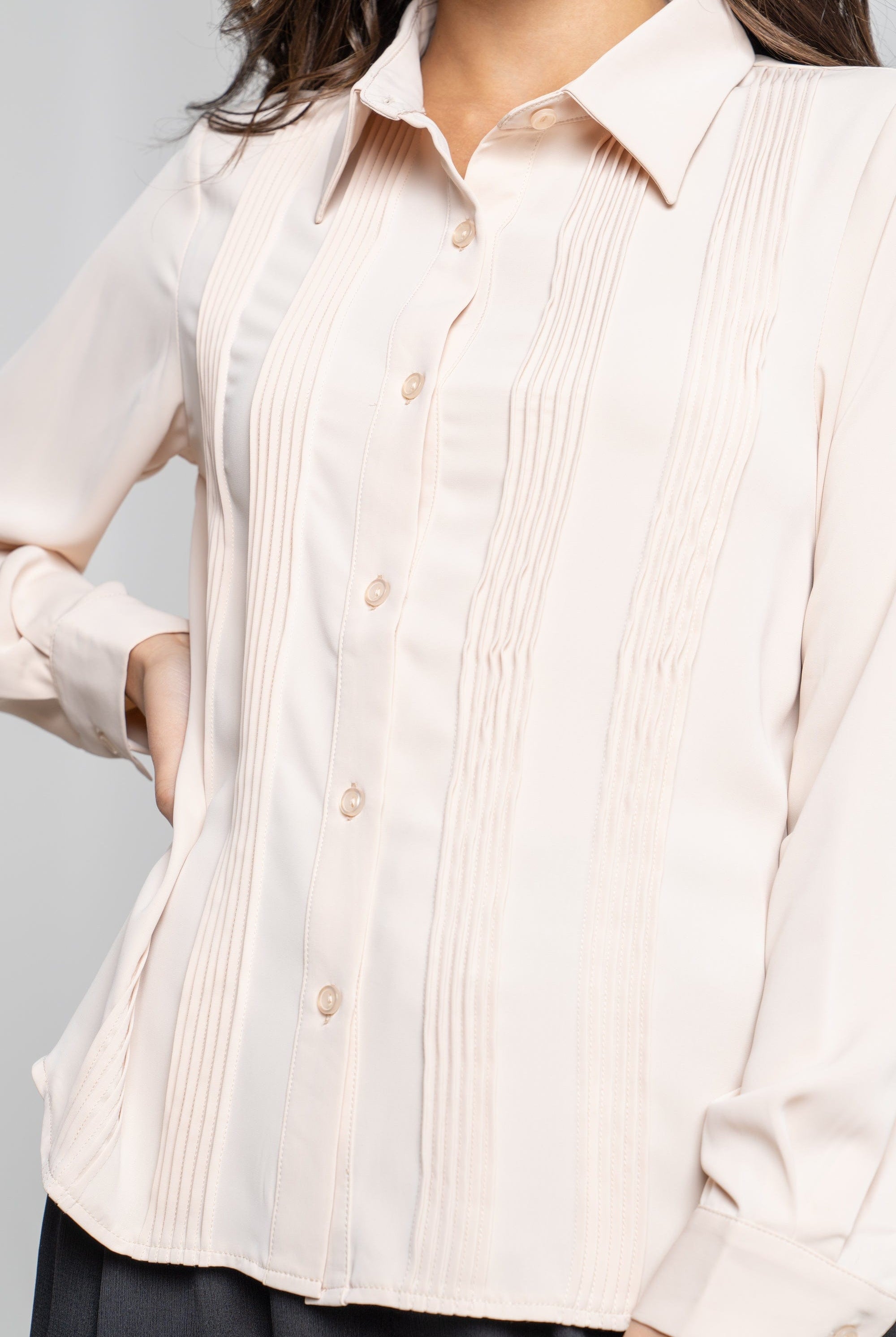 ميكا قميص أبيض مخطط سادة بأكمام طويلة