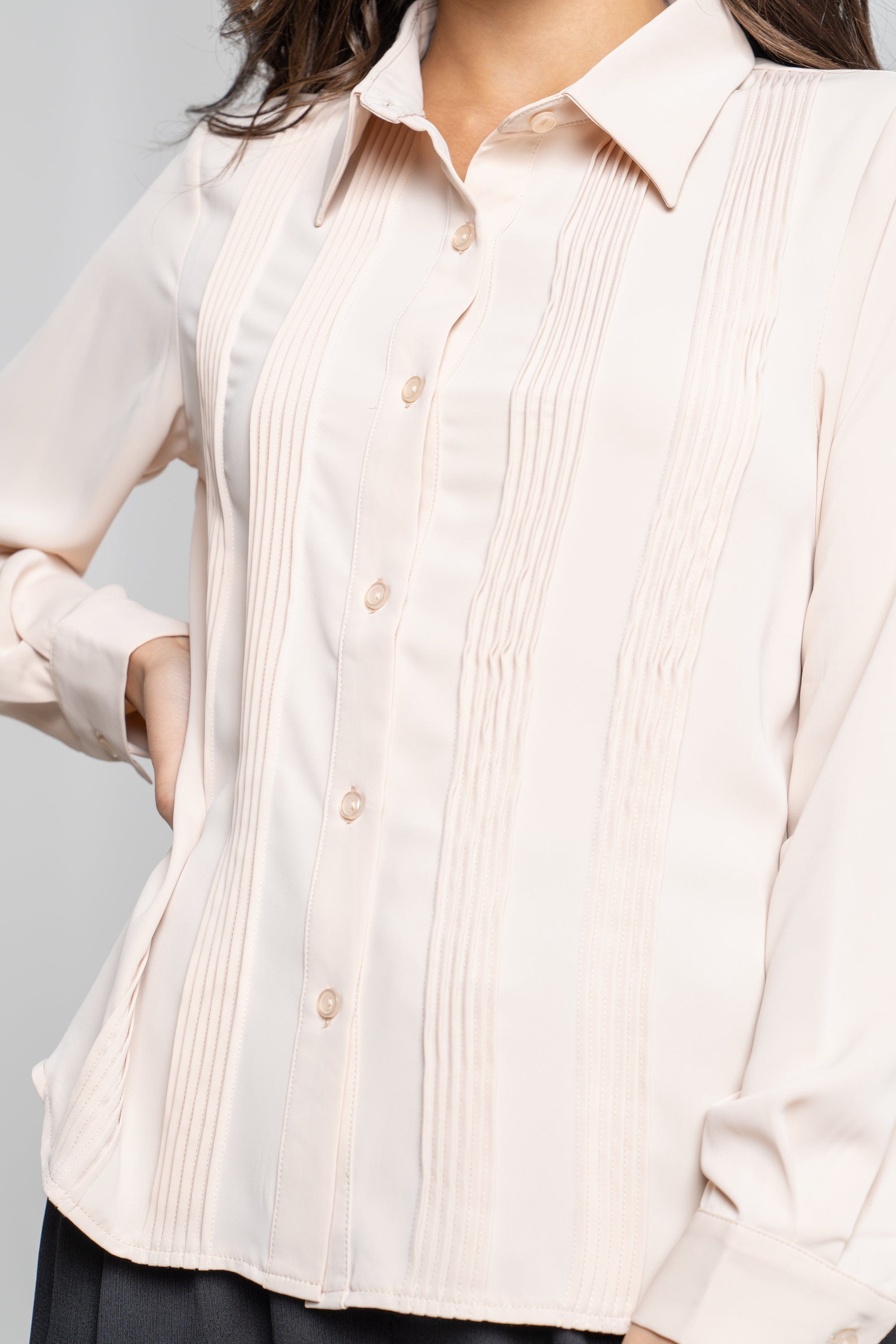 ميكا قميص أبيض مخطط سادة بأكمام طويلة