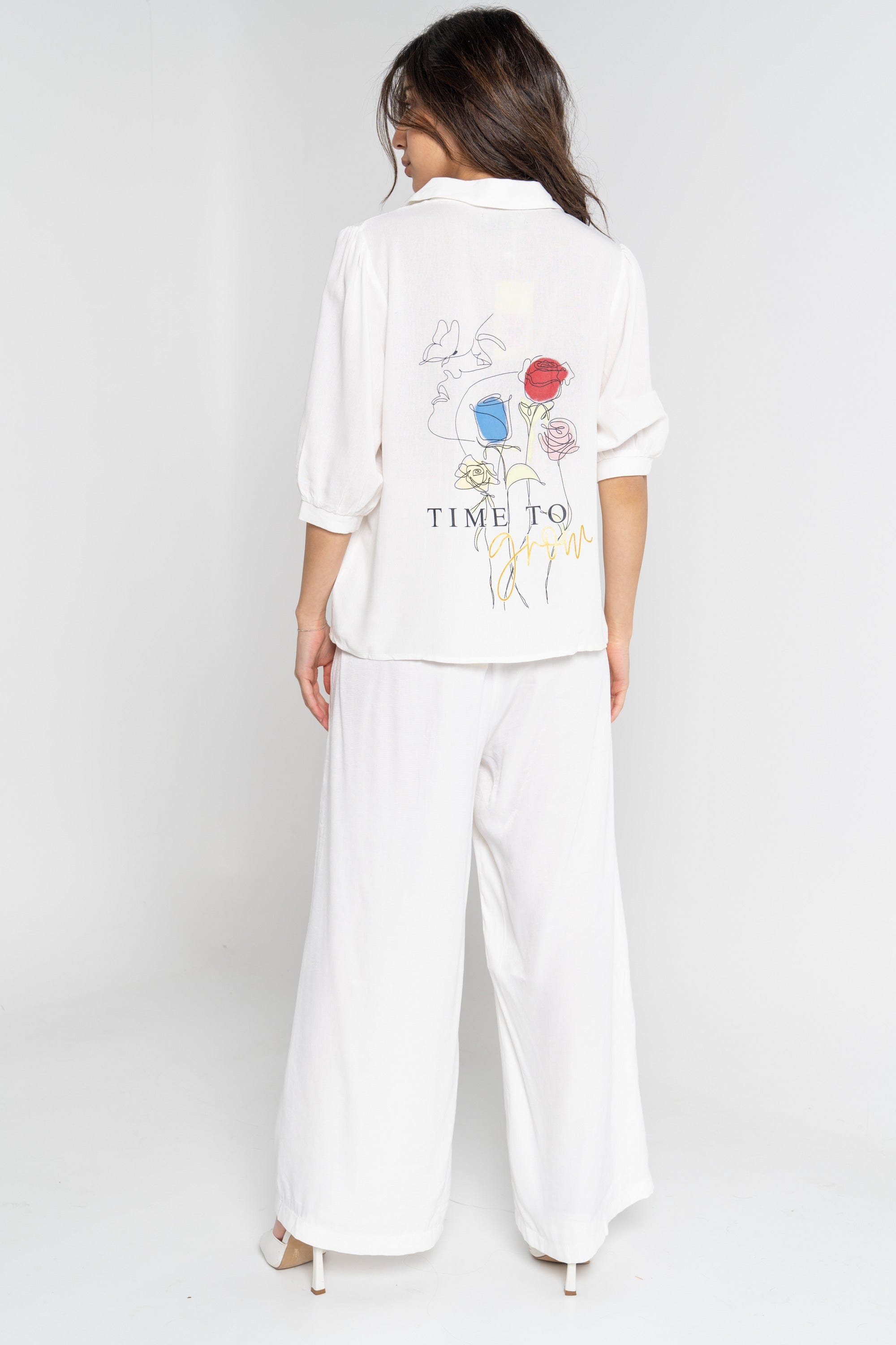 ميكا قميص سادة بدون أزرار بأكمام قصيرة