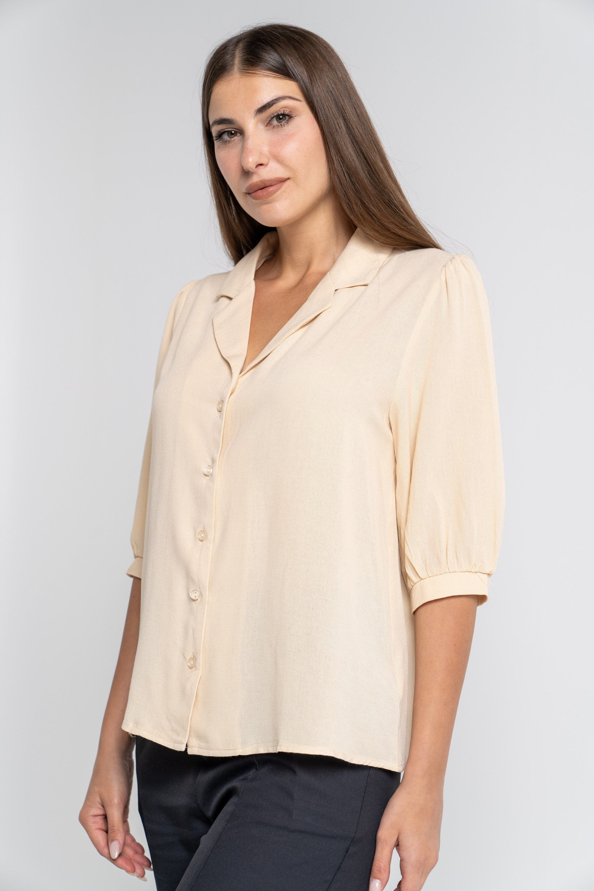 ميكا قميص سادة بدون أزرار بأكمام قصيرة