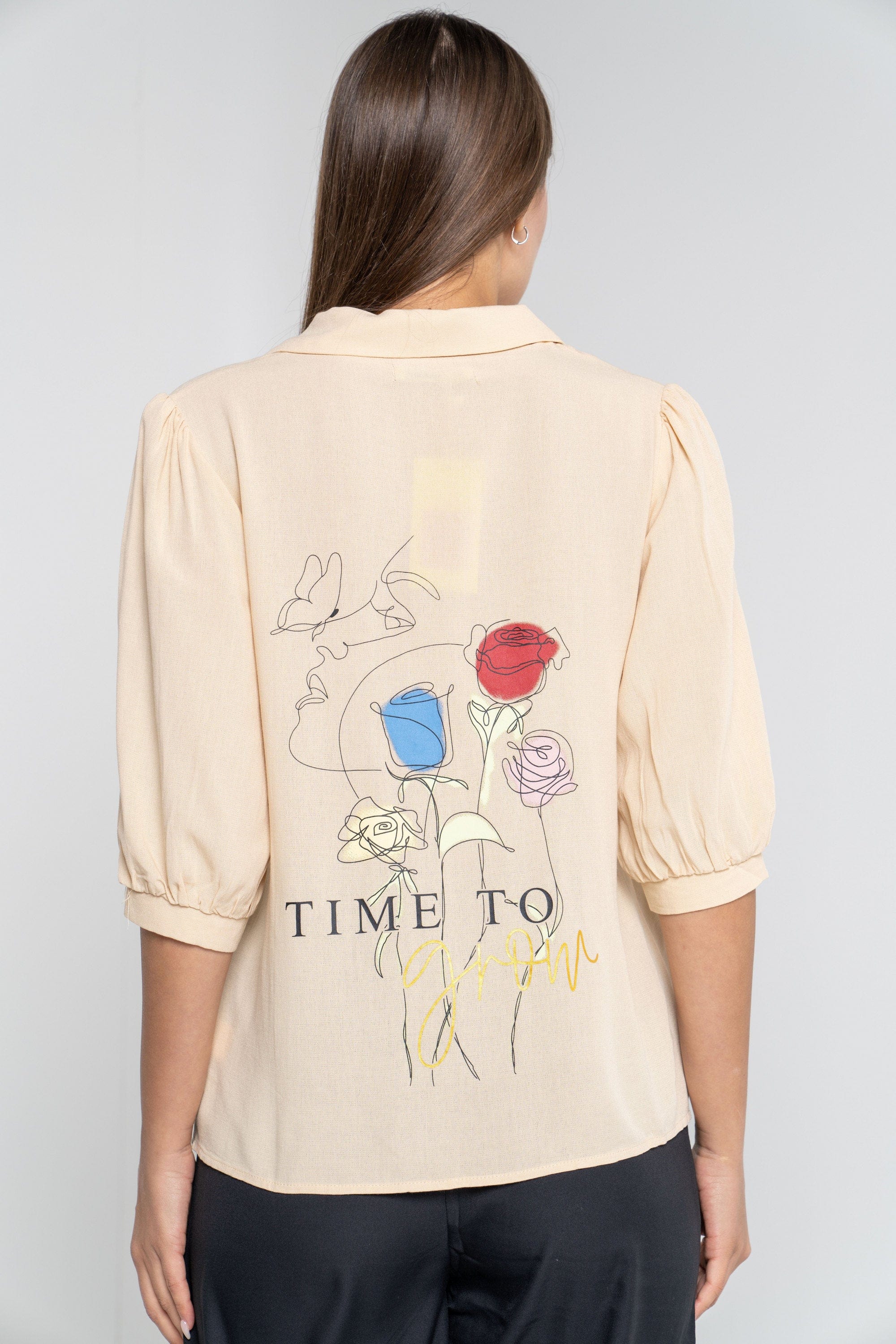 ميكا قميص سادة بدون أزرار بأكمام قصيرة