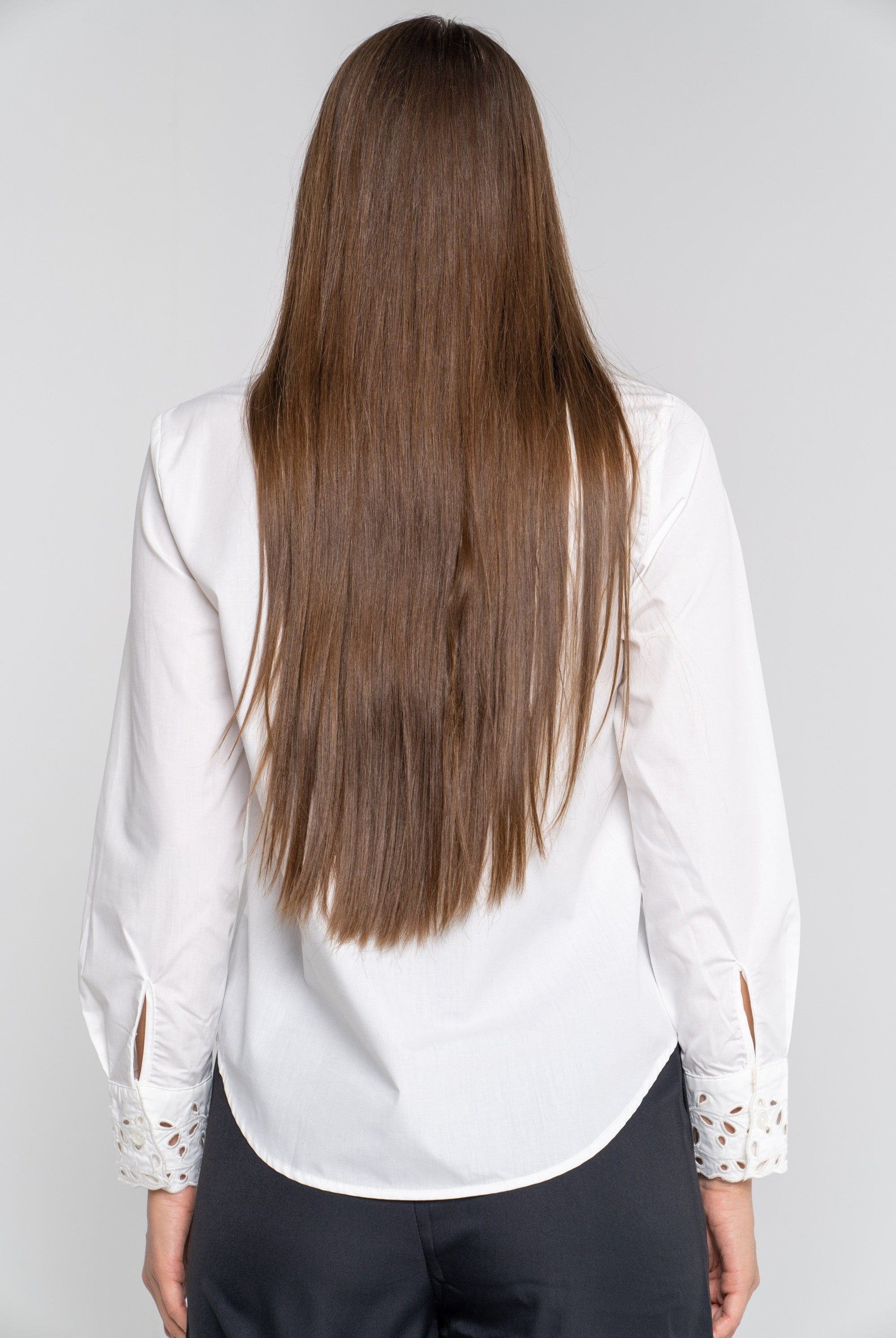 ميكا قميص سادة بأزرار أمامية وياقة مخرمة بأكمام طويلة أوف وايت