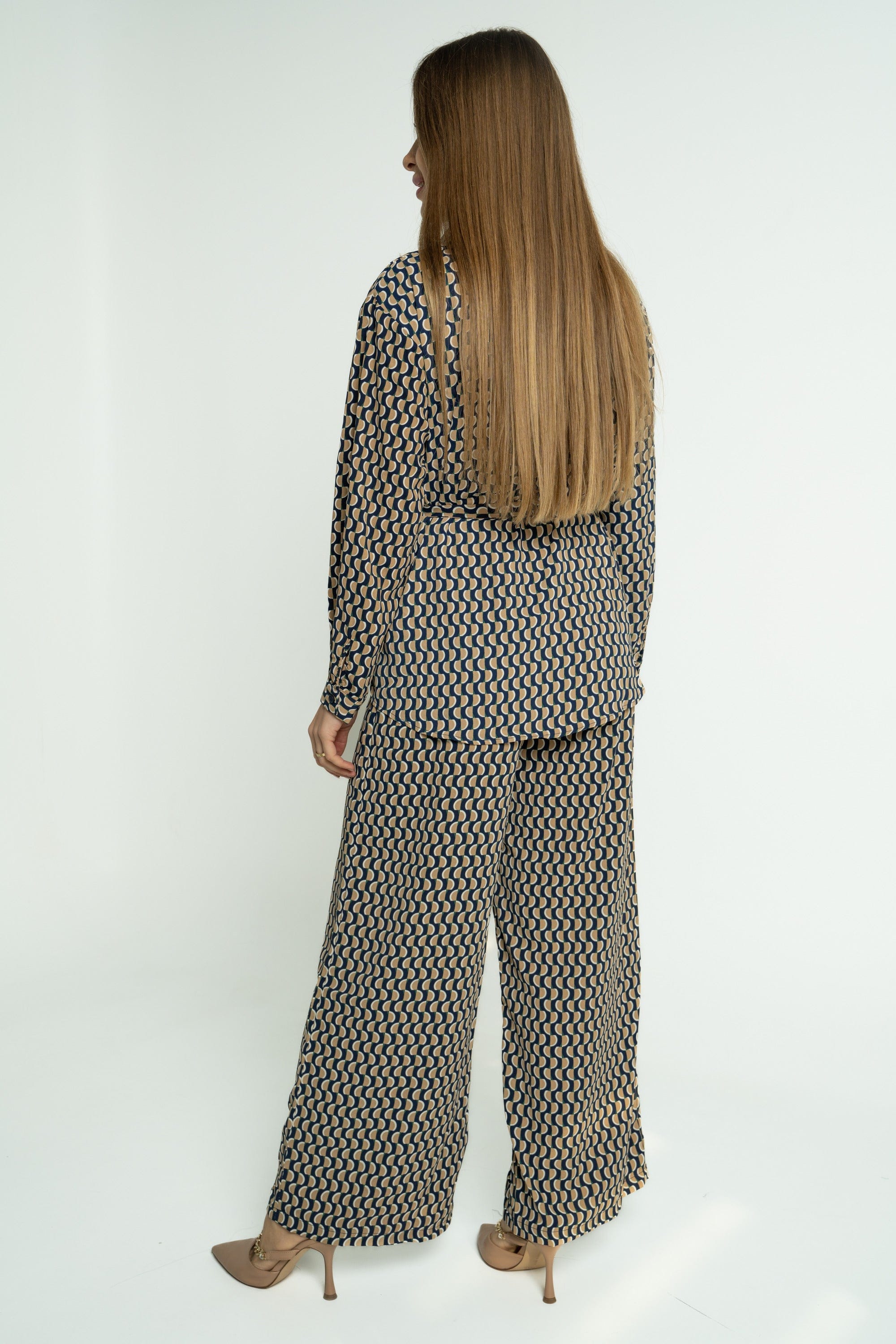 ู
ููุง ุจูุทููู ุทููู ู
ูููุด ูุงุณุน ูุณุงุฆู