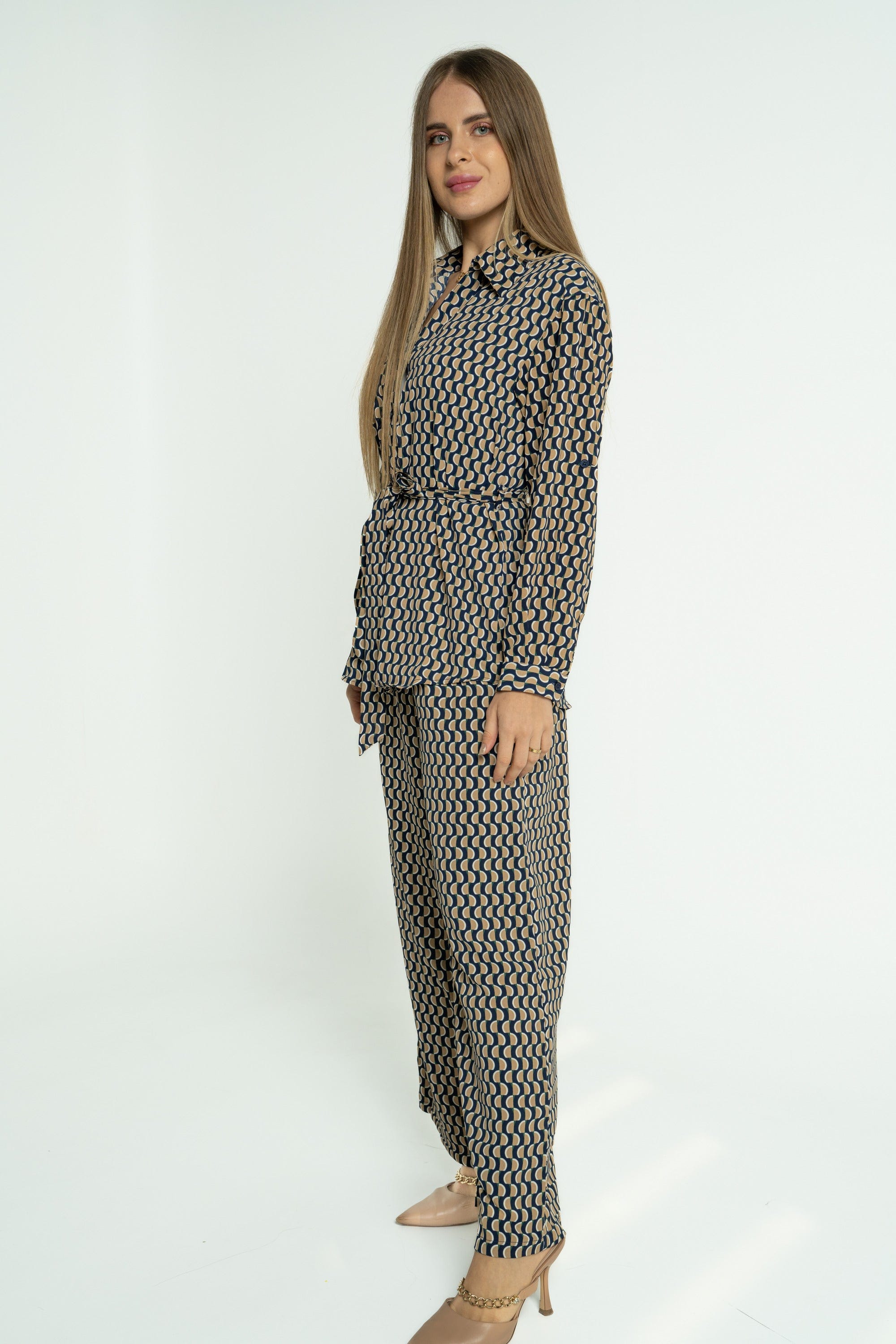 ู
ููุง ุจูุทููู ุทููู ู
ูููุด ูุงุณุน ูุณุงุฆู