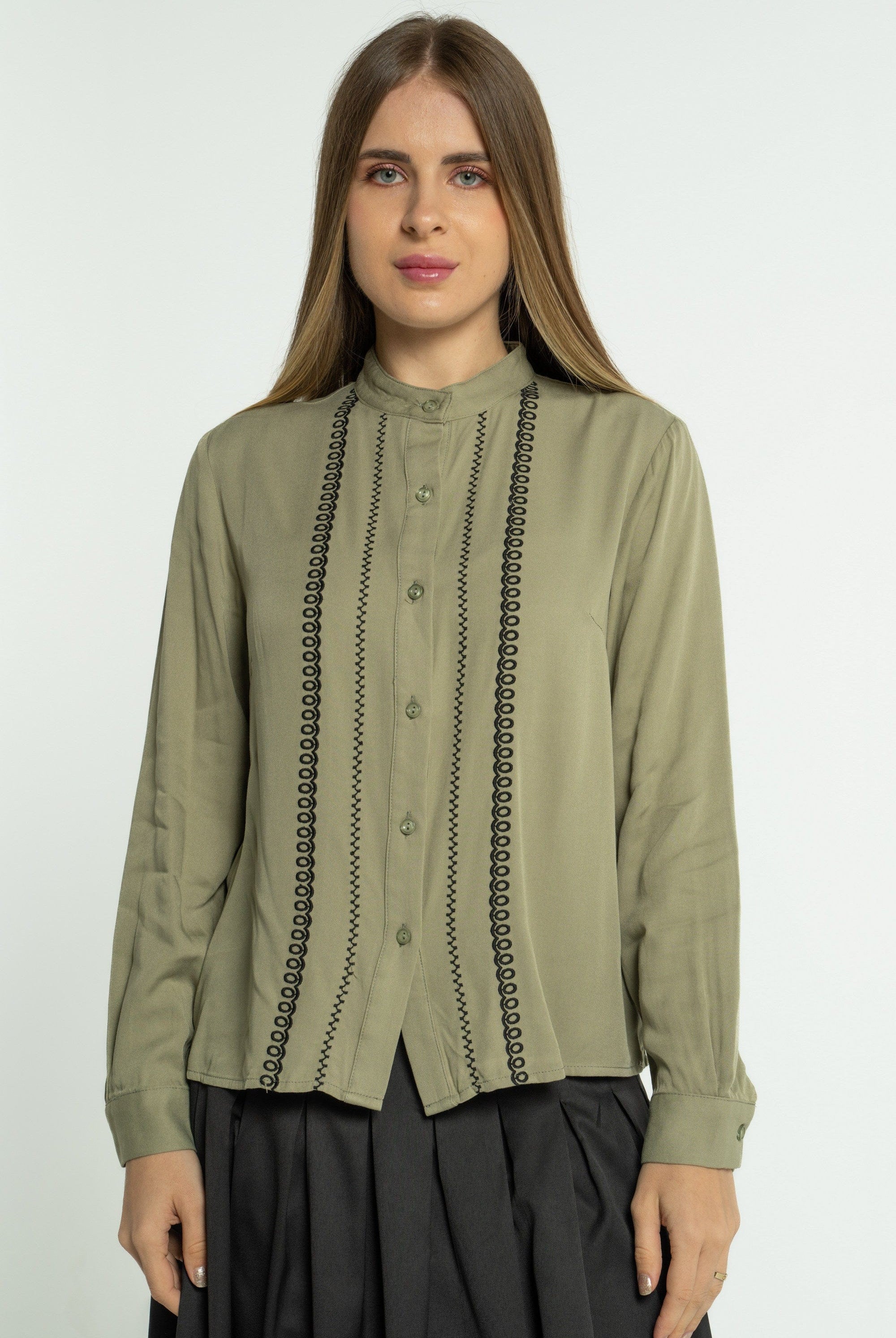 ميكا بلوزة بأكمام طويلة مطرزة كم طويل