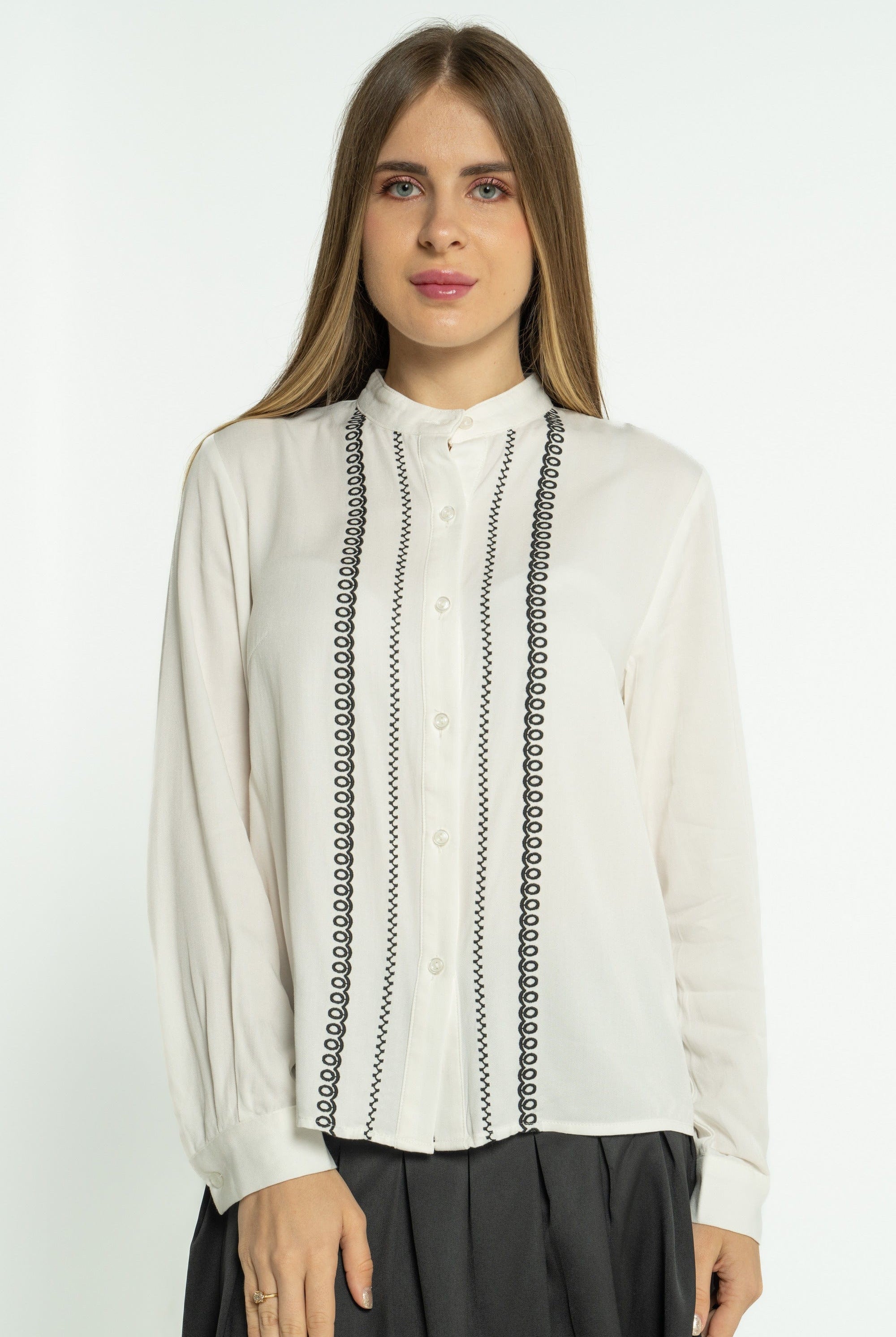 ميكا بلوزة بأكمام طويلة مطرزة كم طويل