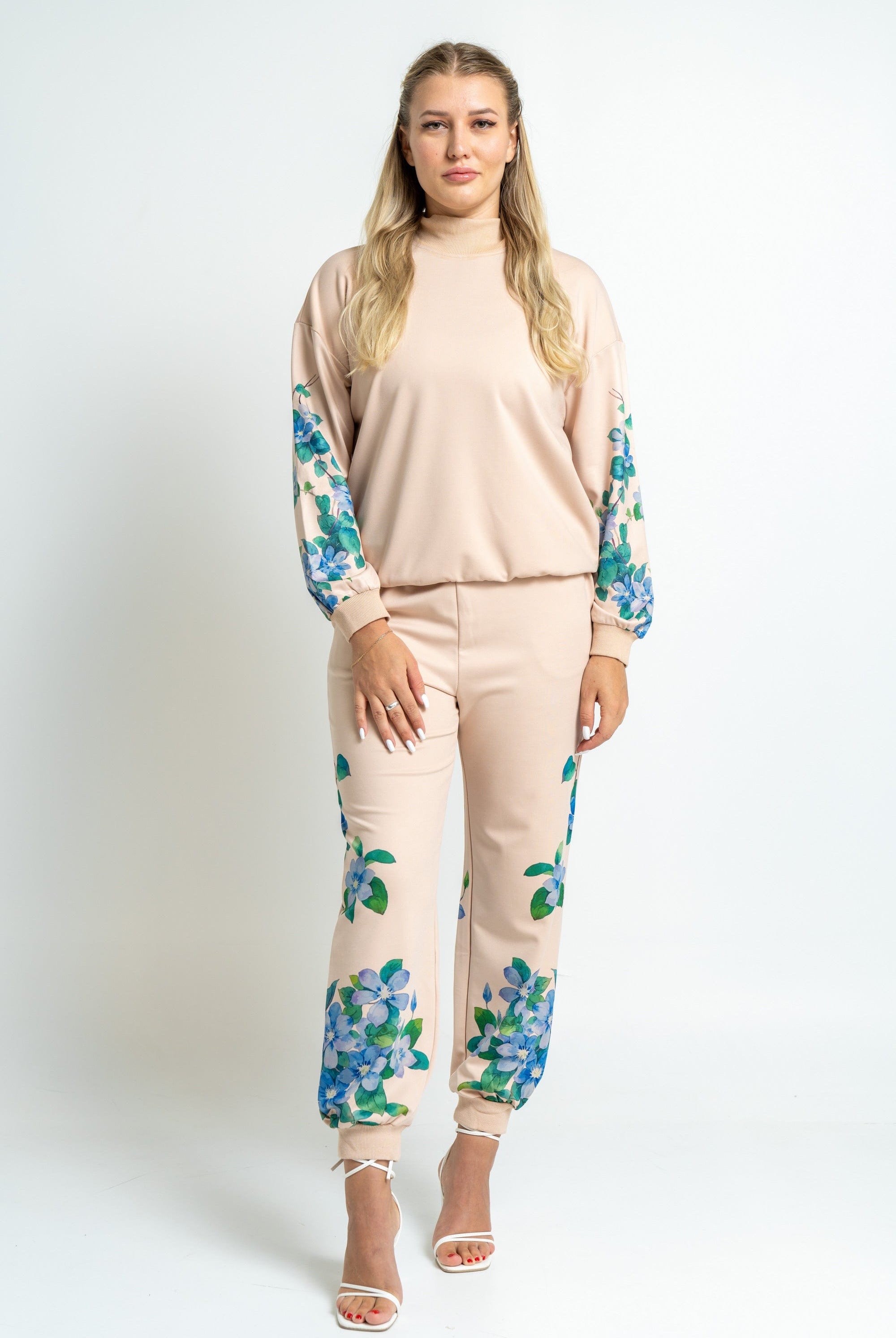 ميكا بلوزة بأكمام طويلة بطبعة مشجرة بيج