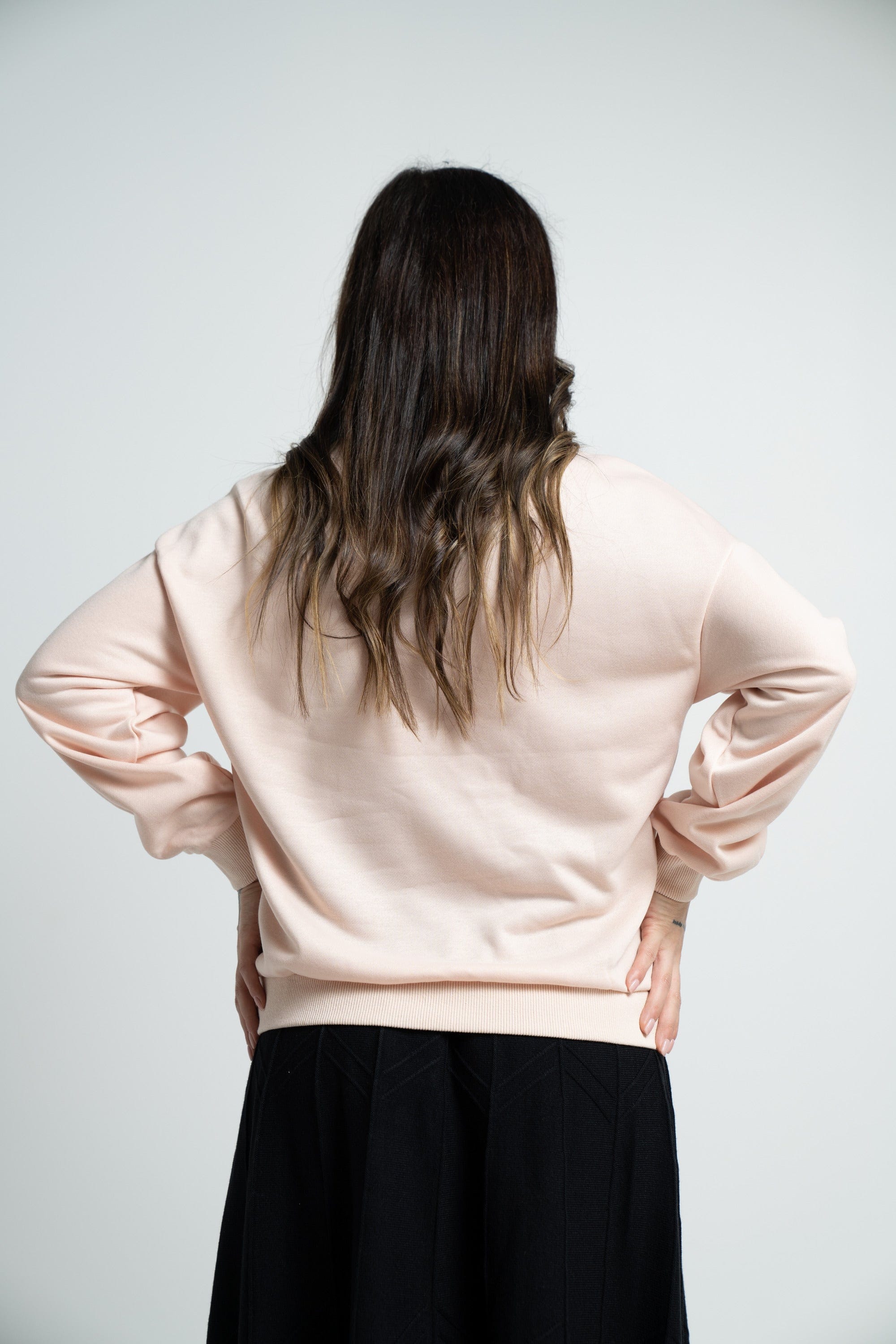 ميكا سويت شيرت مطبوع برسمة فروع شجر ملونة