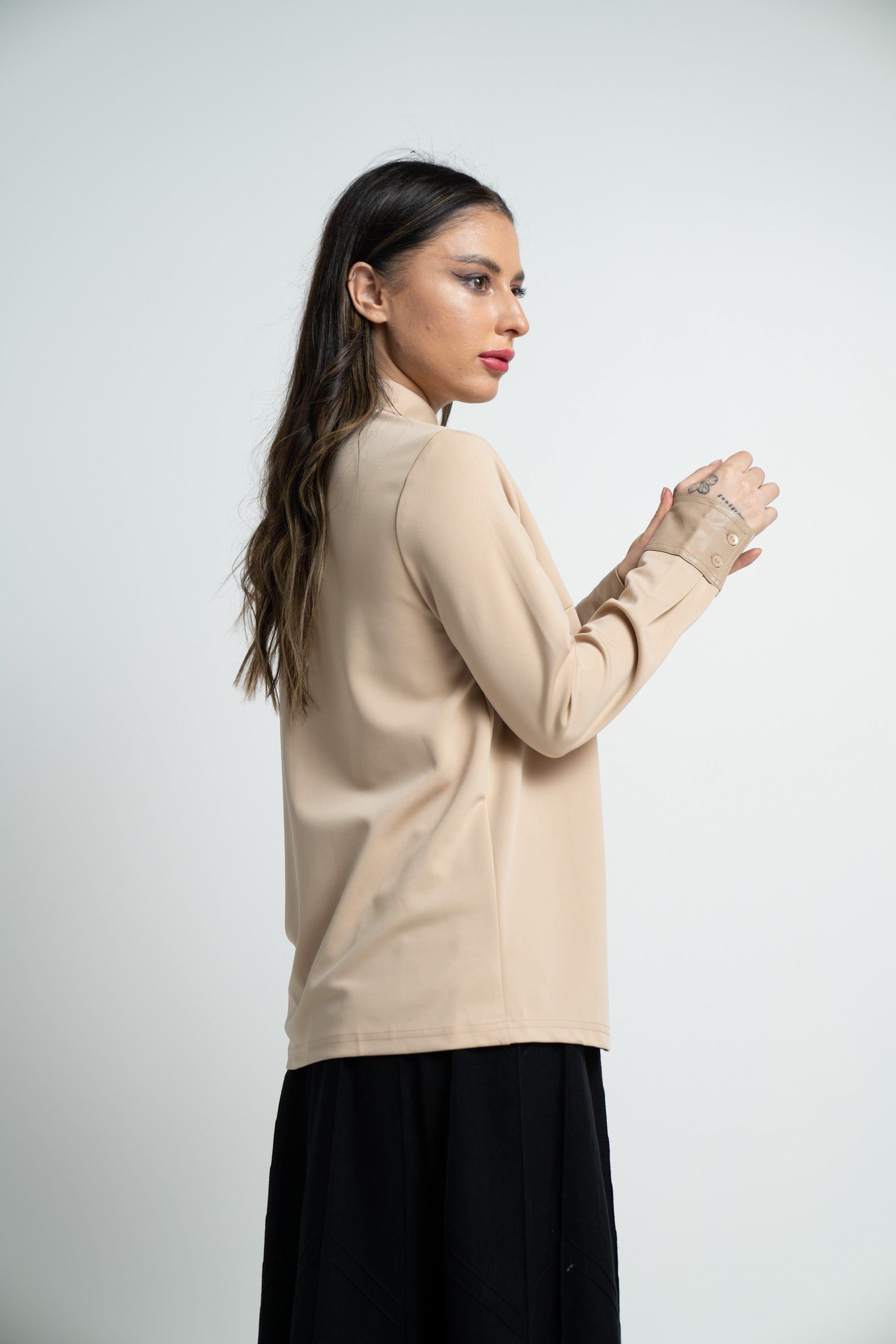 ميكا قميص بأكمام طويلة بجيب جلد على الصدر