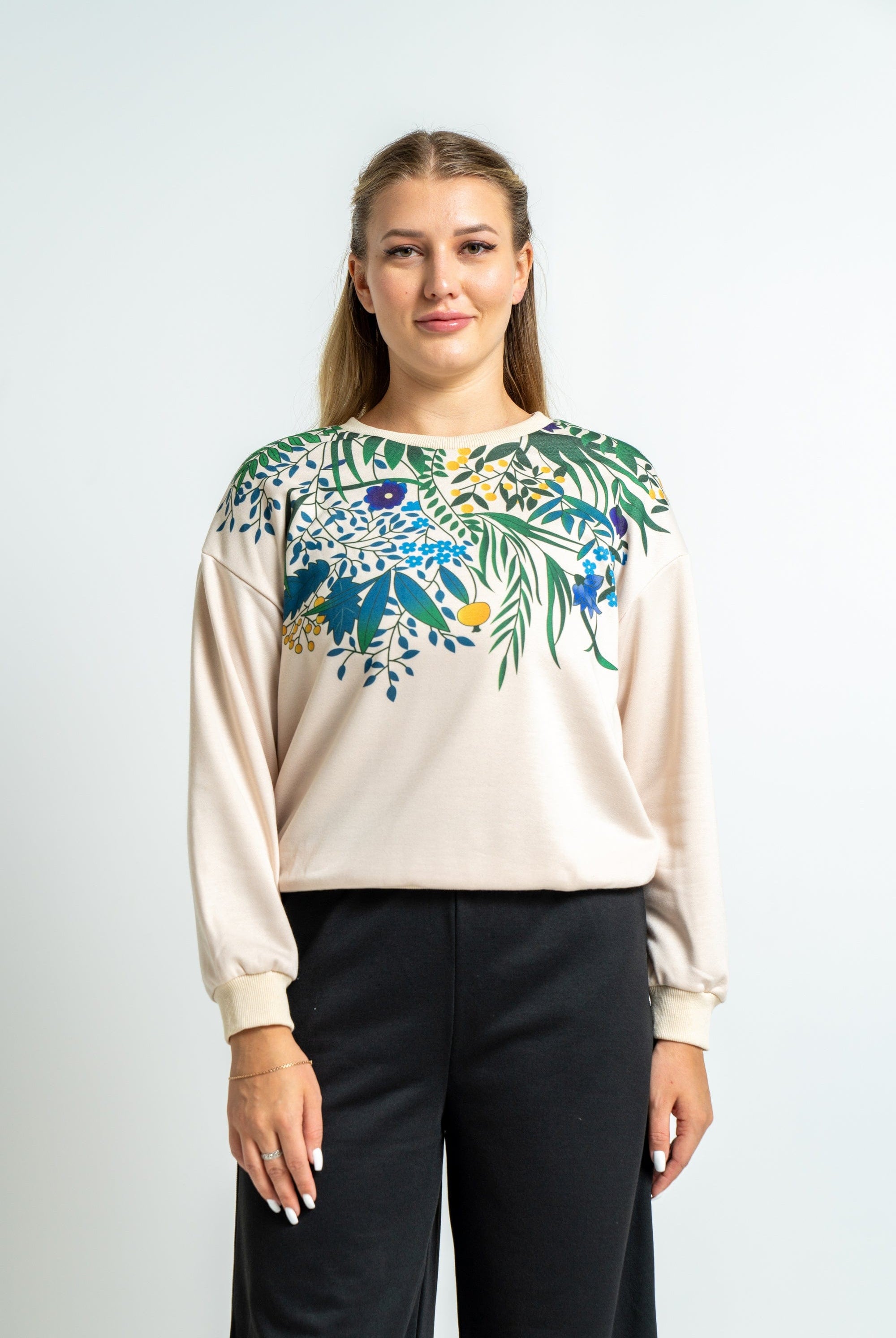 ميكا بلوزة بأكمام طويلة بطبعة مشجرة على الصدر