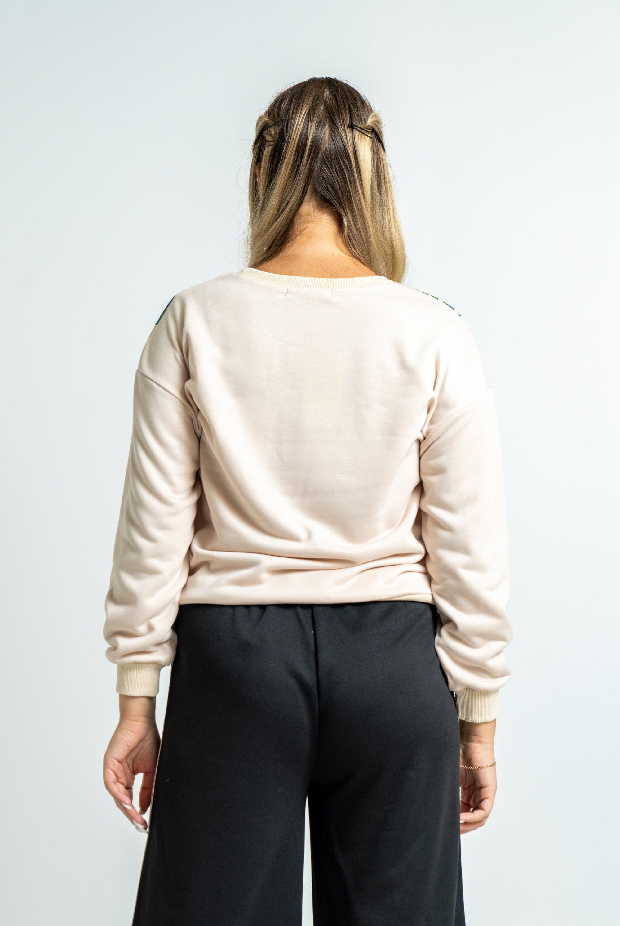 ميكا بلوزة بأكمام طويلة بطبعة مشجرة على الصدر