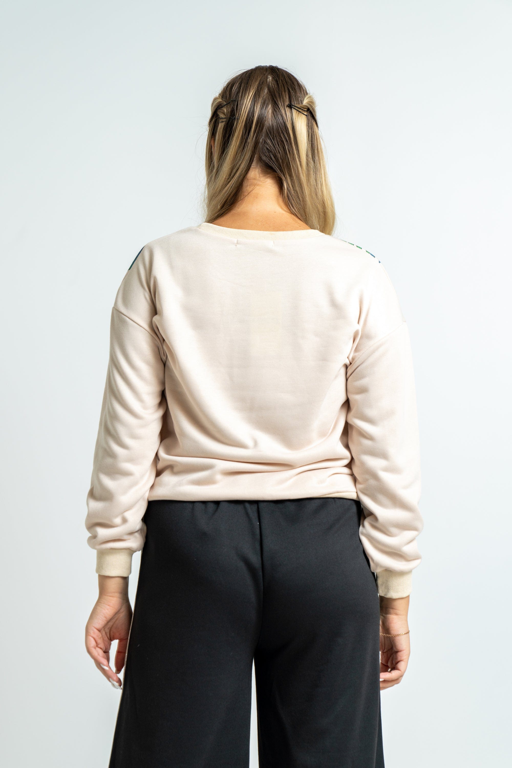 ميكا بلوزة بأكمام طويلة بطبعة مشجرة على الصدر