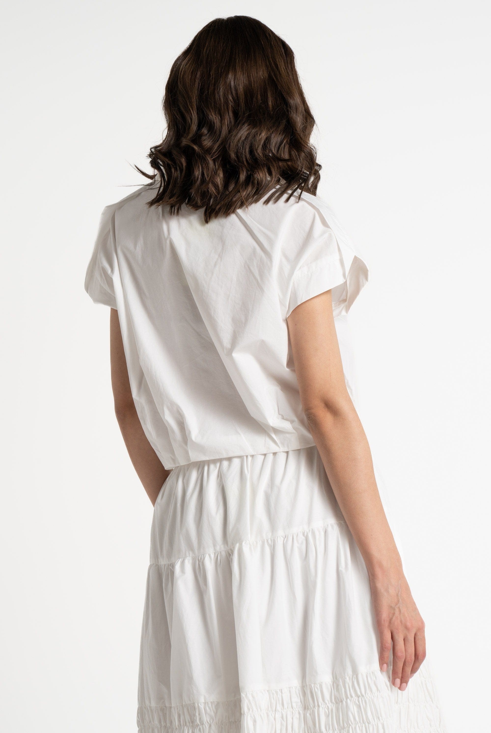 ميكا بلوزة بأكمام قصيرة بسحاب أمامي سادة